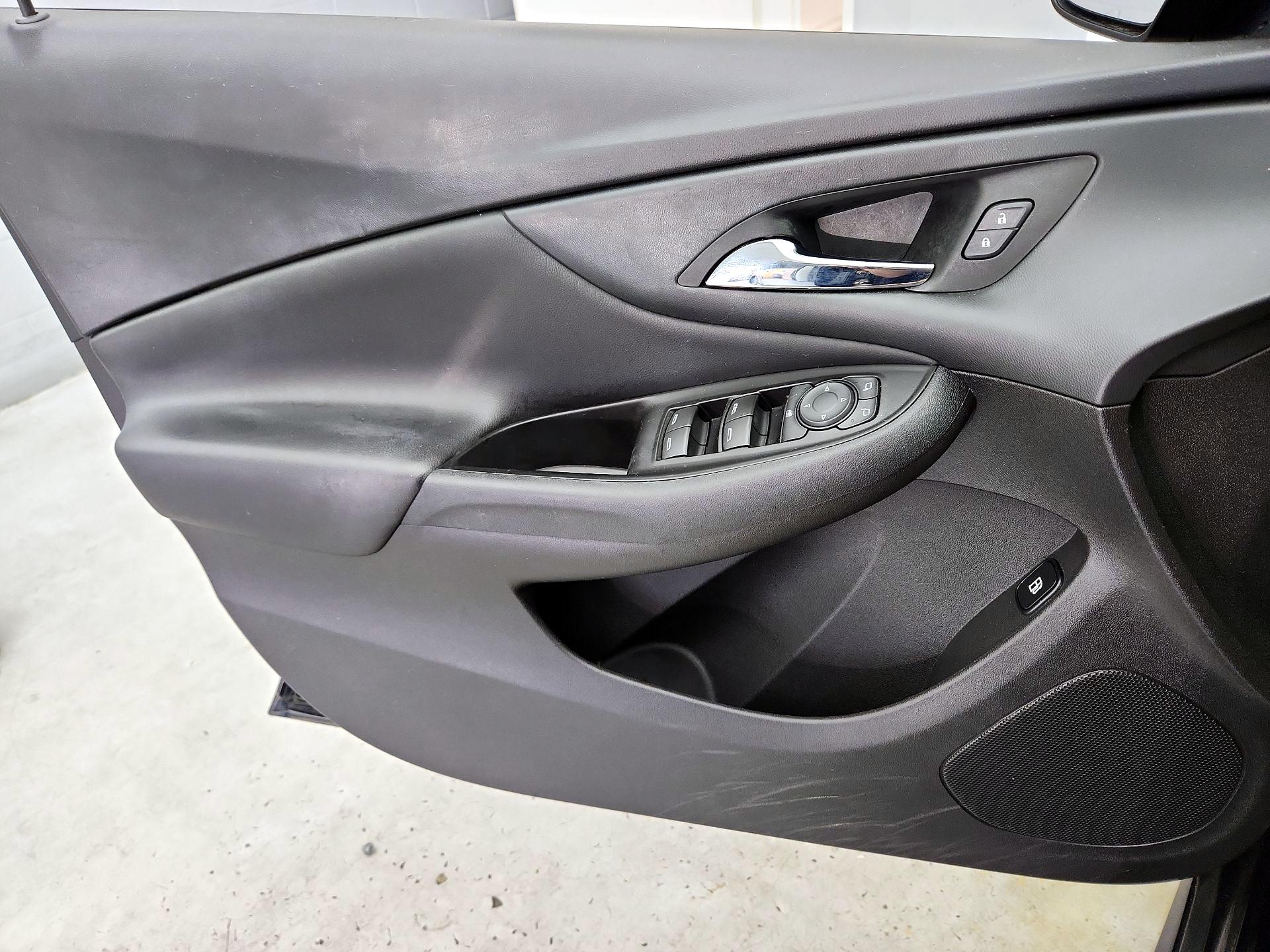 Thumbnail: 2017 Chevrolet Volt - 12