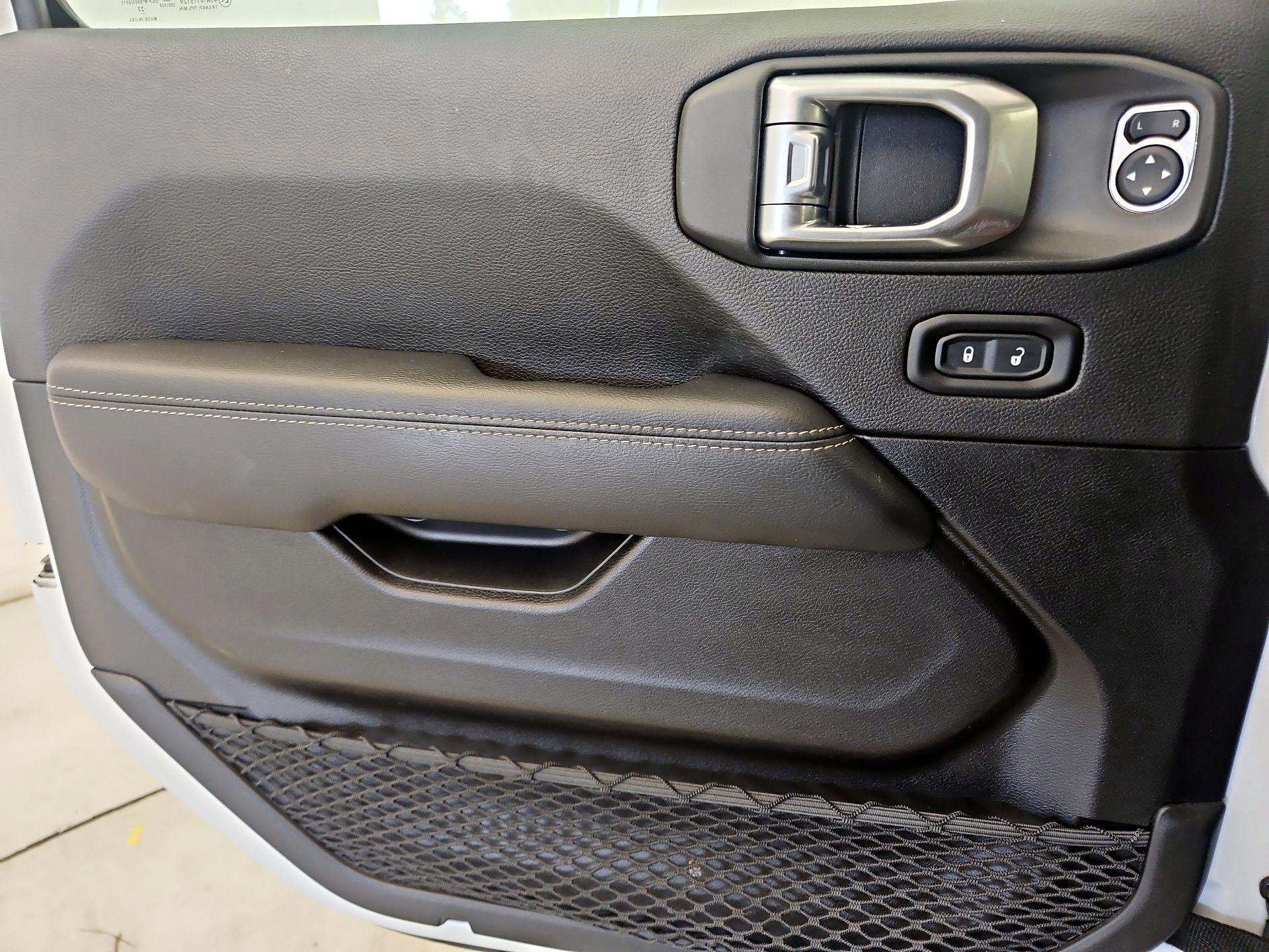 Thumbnail: 2022 Jeep Wrangler - 12