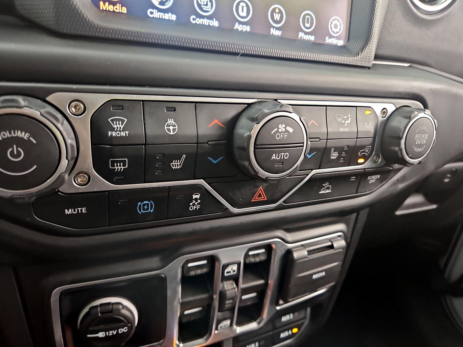 Thumbnail: 2022 Jeep Wrangler - 17