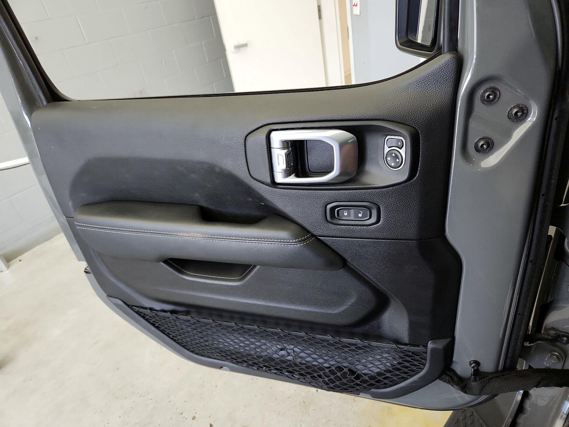 Thumbnail: 2021 Jeep Gladiator - 12
