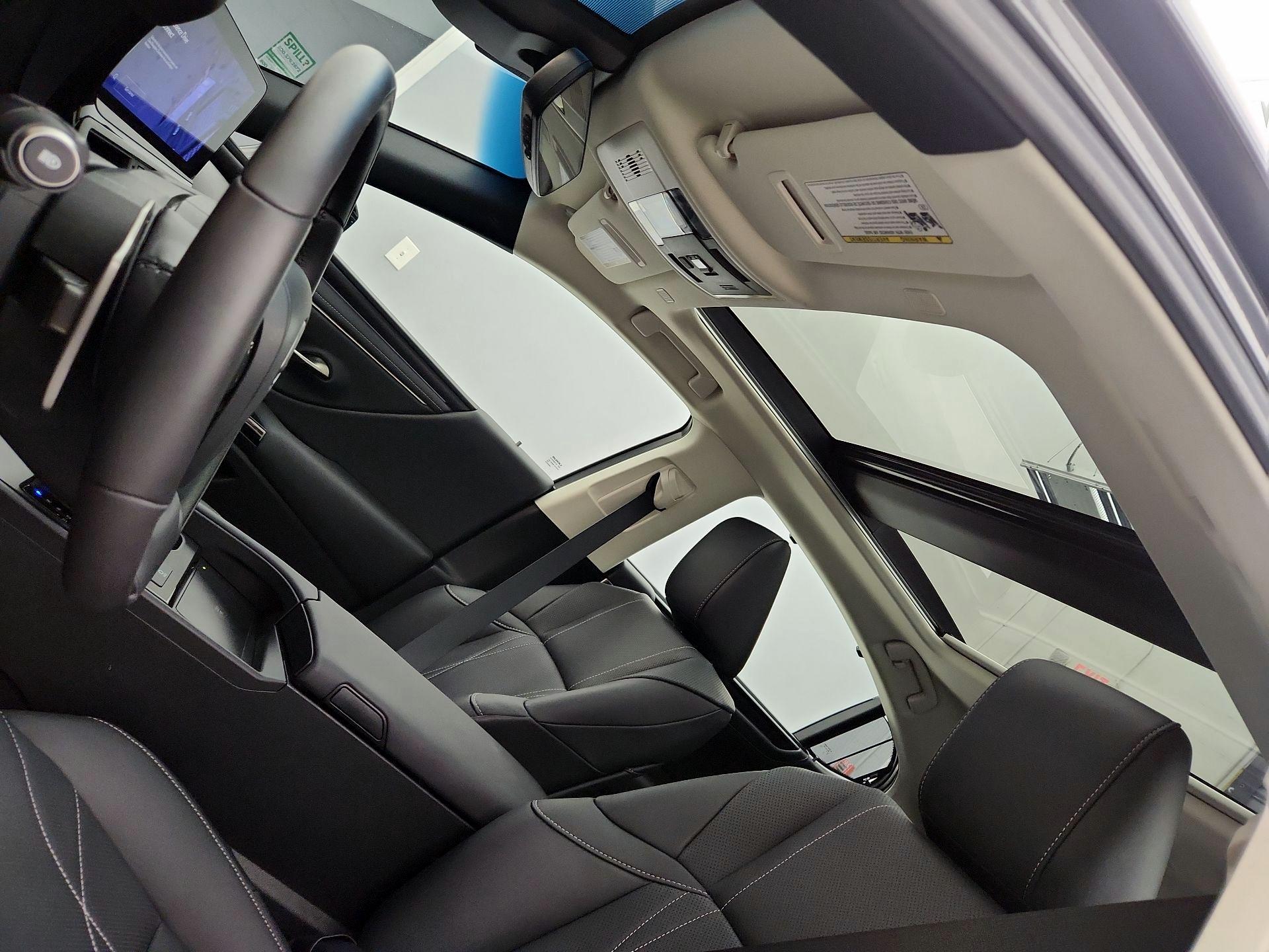 Thumbnail: 2023 Lexus ES - 20
