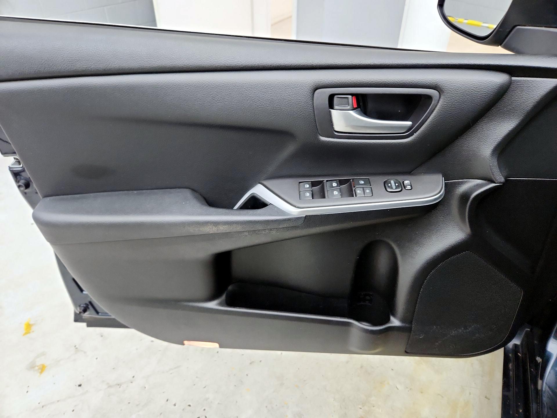 Thumbnail: 2016 Toyota Camry - 12