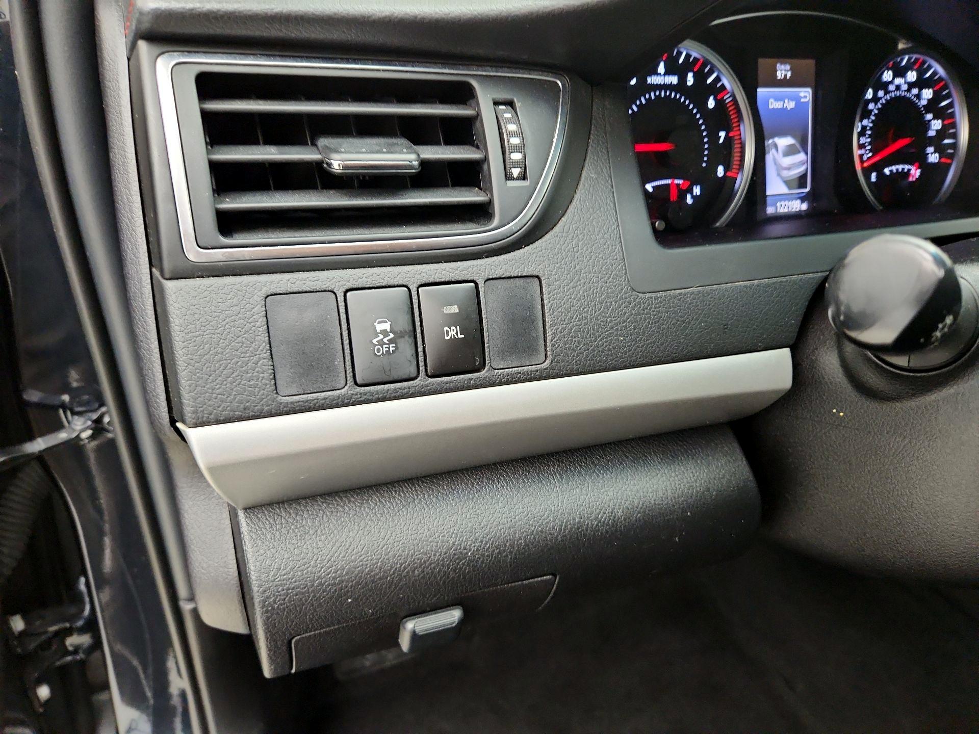 Thumbnail: 2016 Toyota Camry - 13