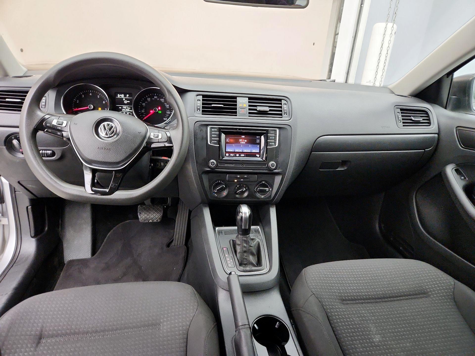 Thumbnail: 2016 Volkswagen Jetta - 9