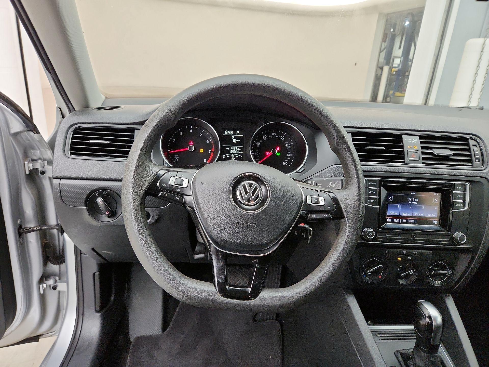 Thumbnail: 2016 Volkswagen Jetta - 10