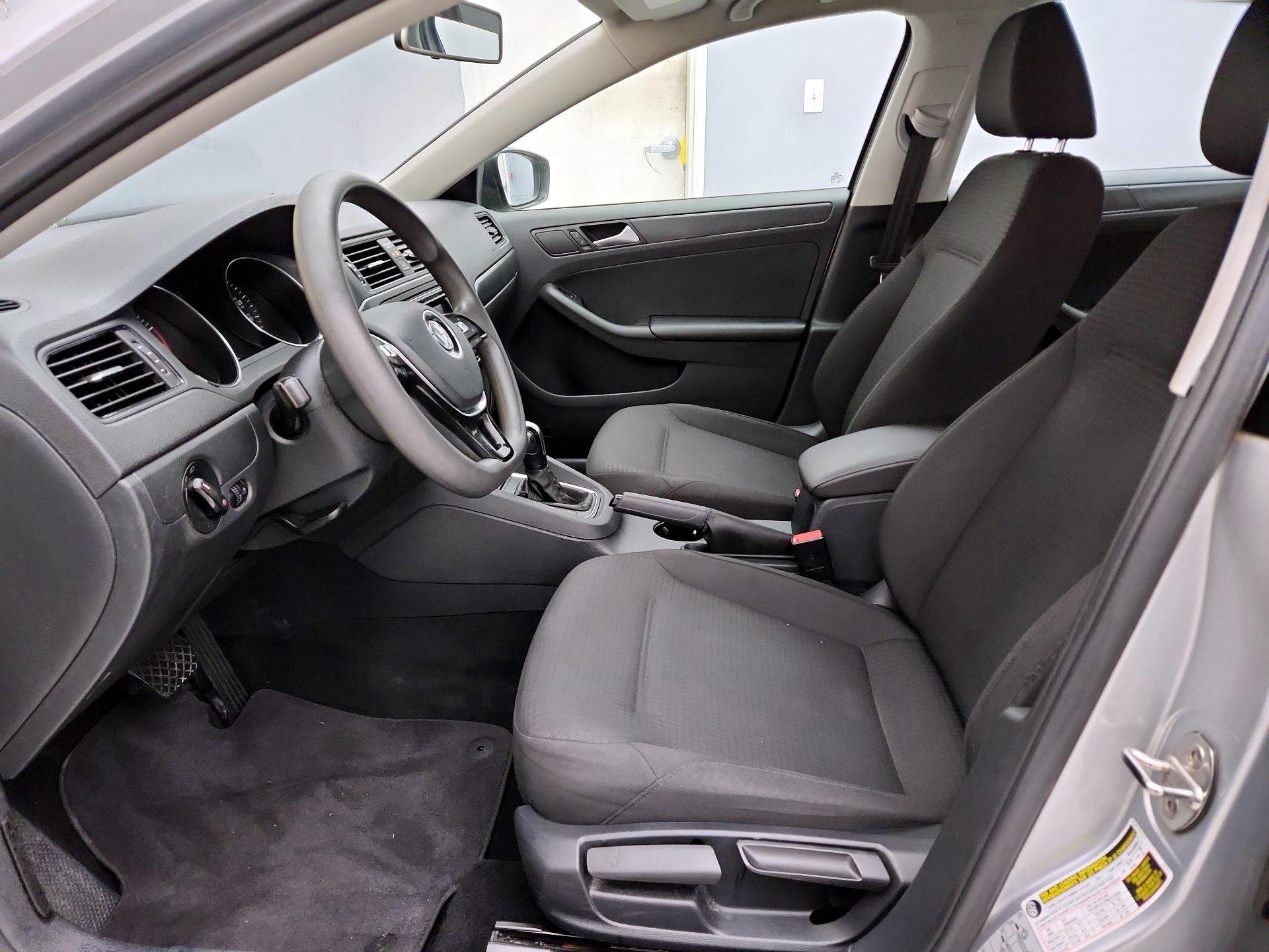Thumbnail: 2016 Volkswagen Jetta - 11