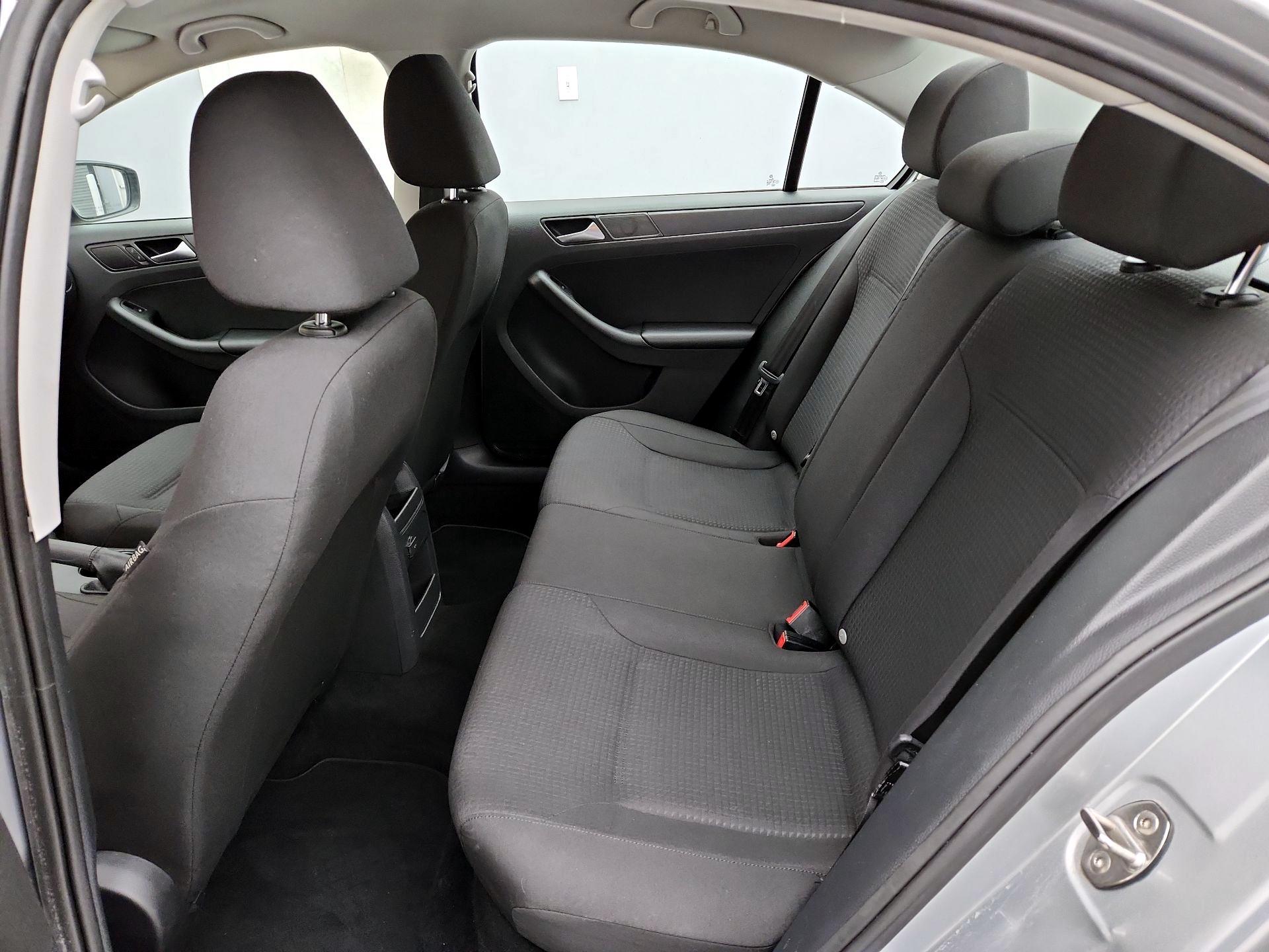 Thumbnail: 2016 Volkswagen Jetta - 18