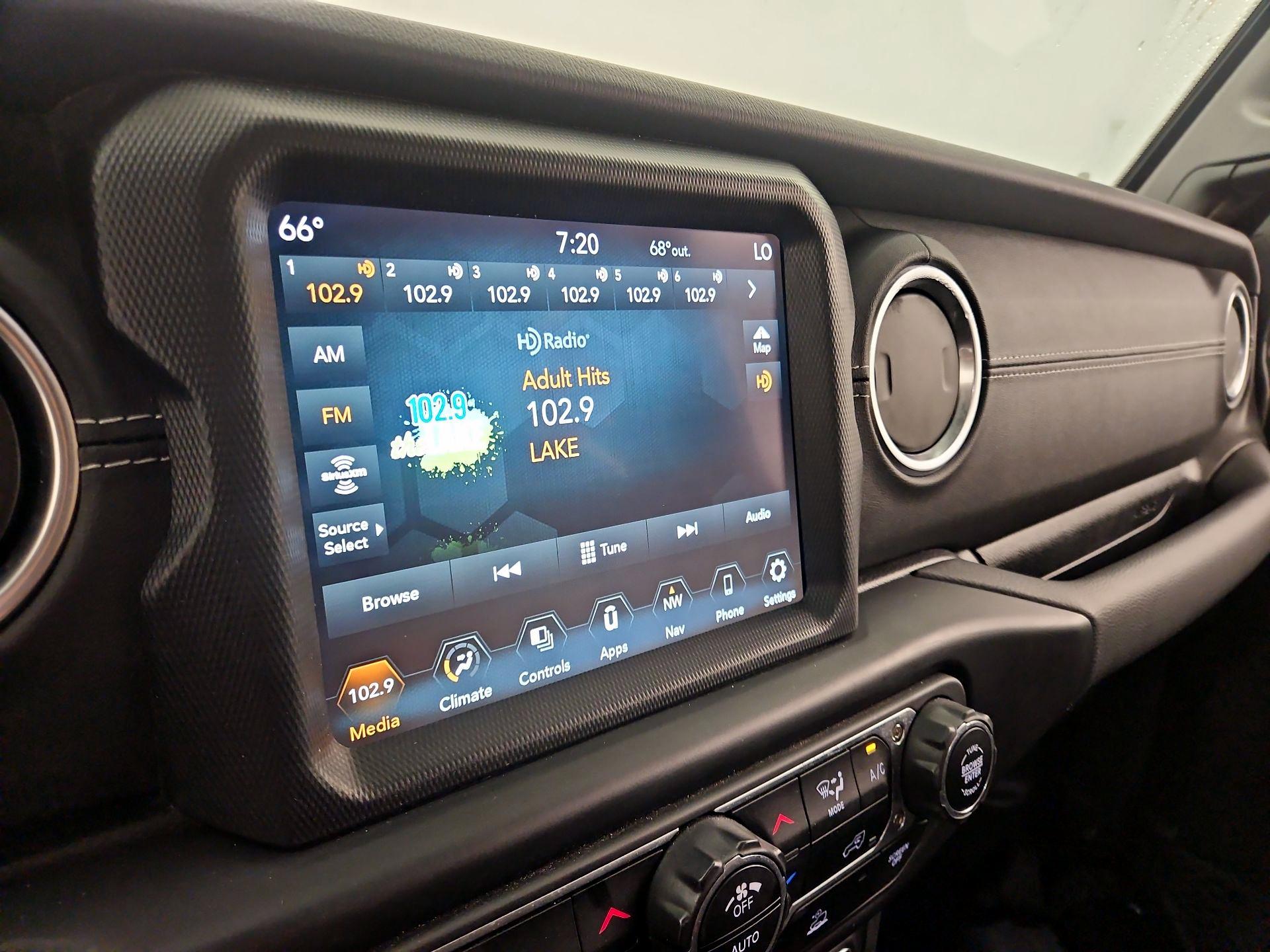 Thumbnail: 2022 Jeep Wrangler - 15