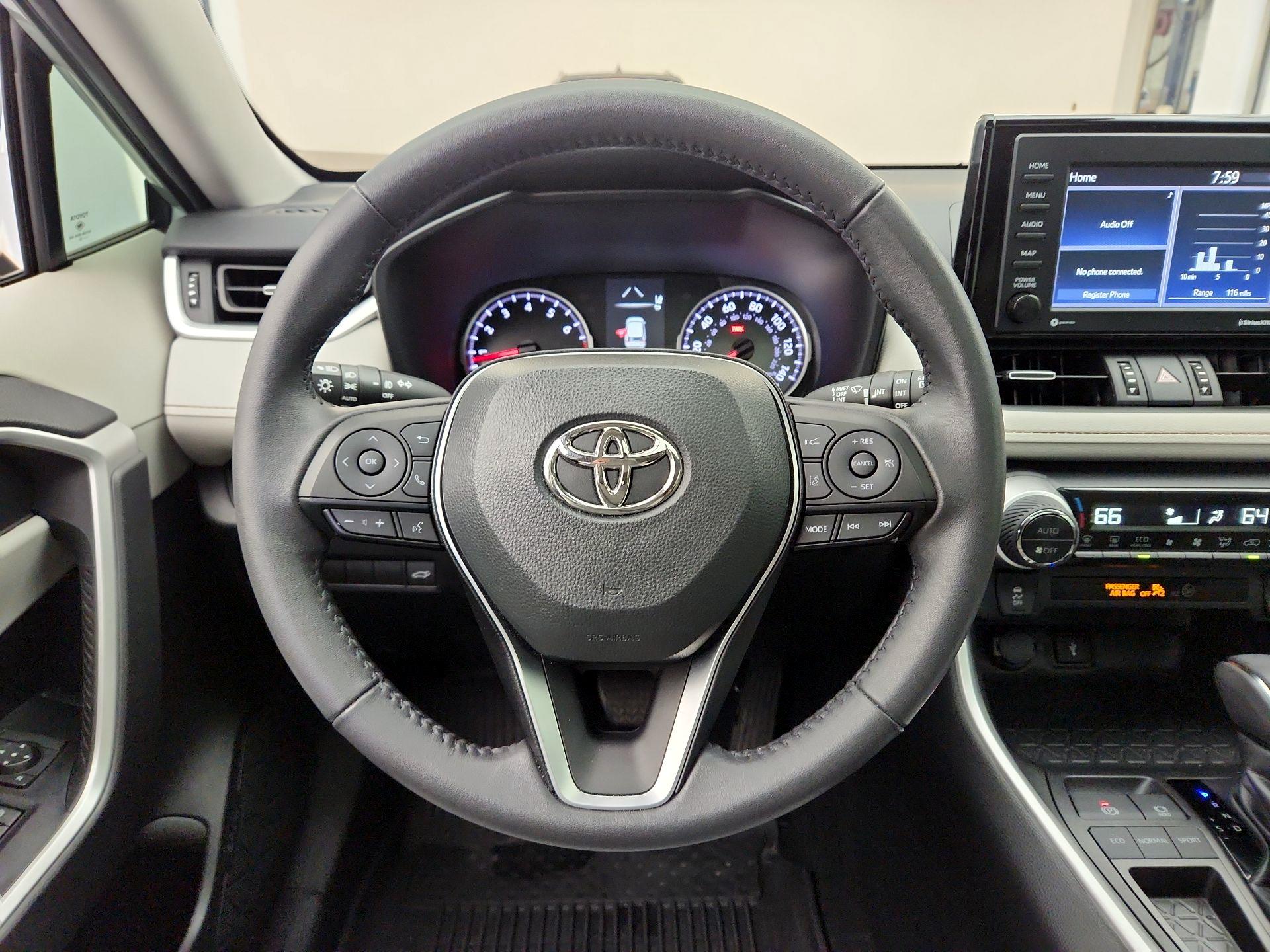 Thumbnail: 2022 Toyota RAV4 - 10