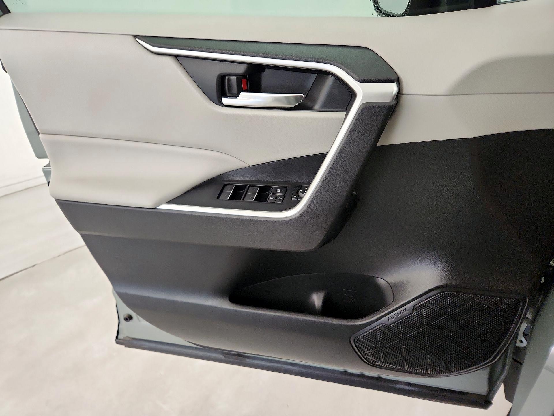 Thumbnail: 2022 Toyota RAV4 - 12