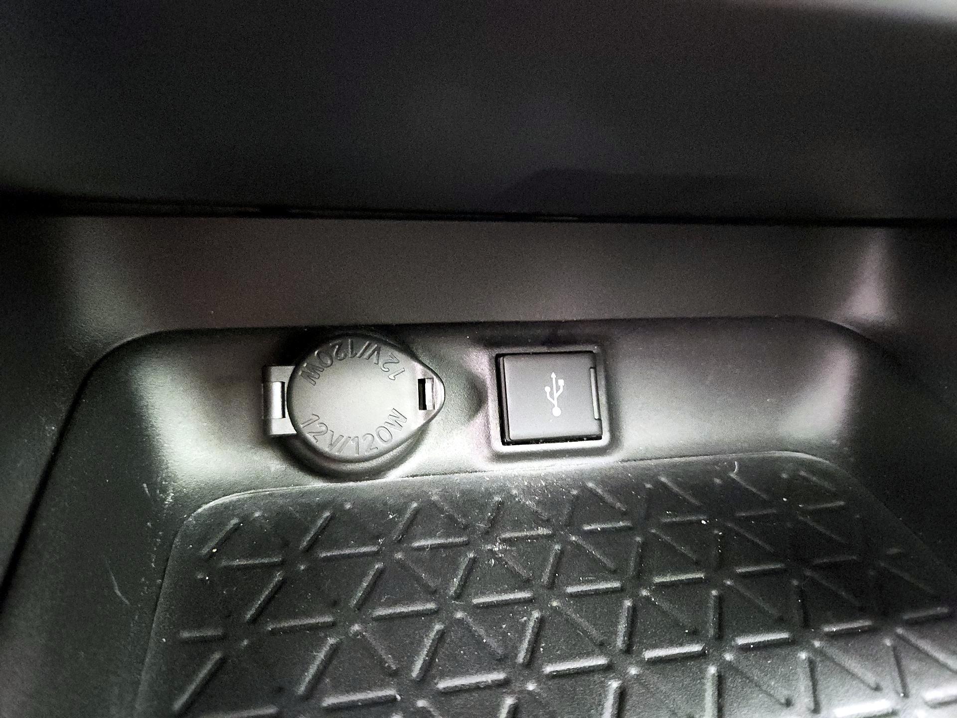 Thumbnail: 2022 Toyota RAV4 - 18