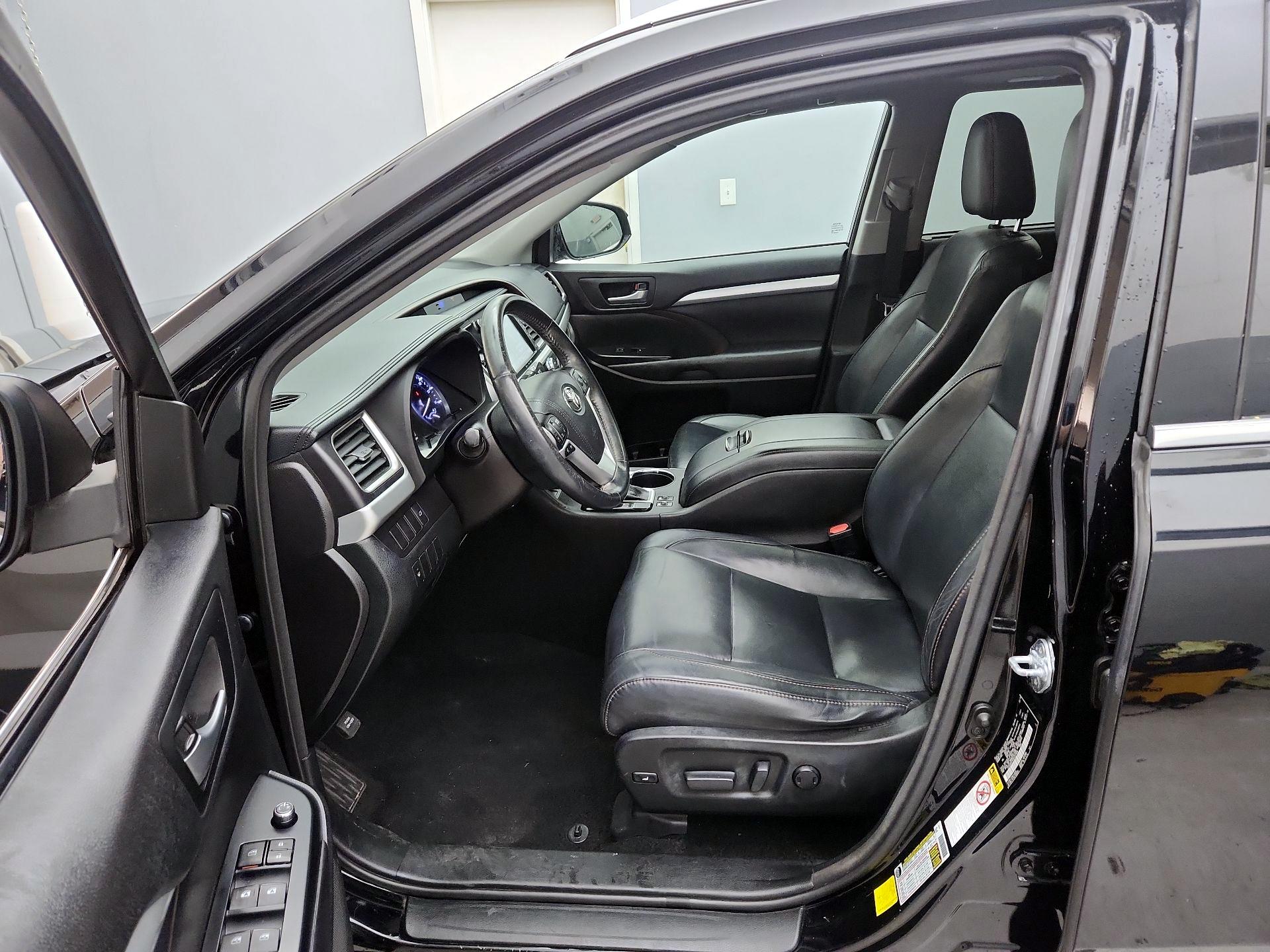 Thumbnail: 2016 Toyota Highlander - 9