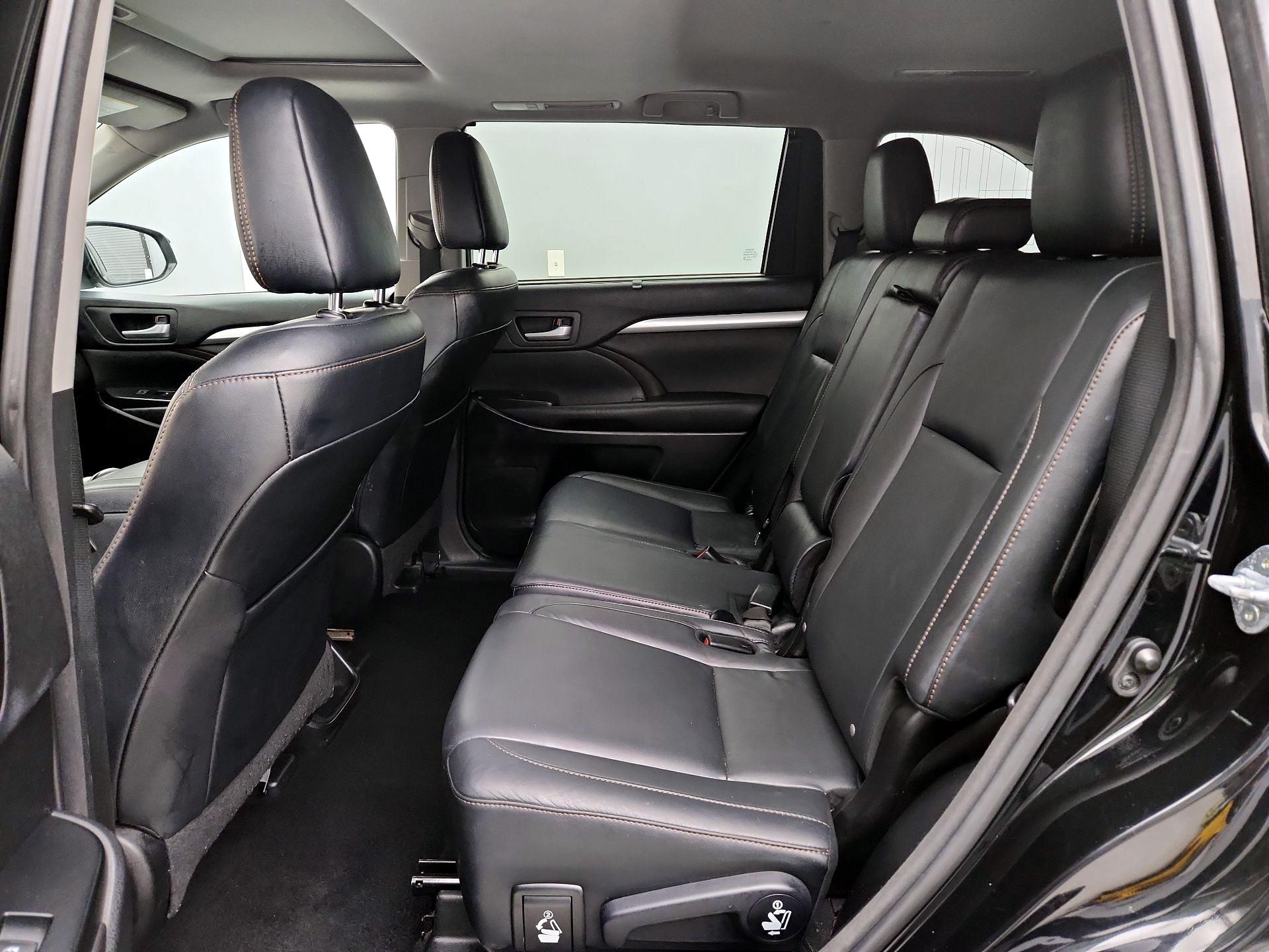 Thumbnail: 2016 Toyota Highlander - 20