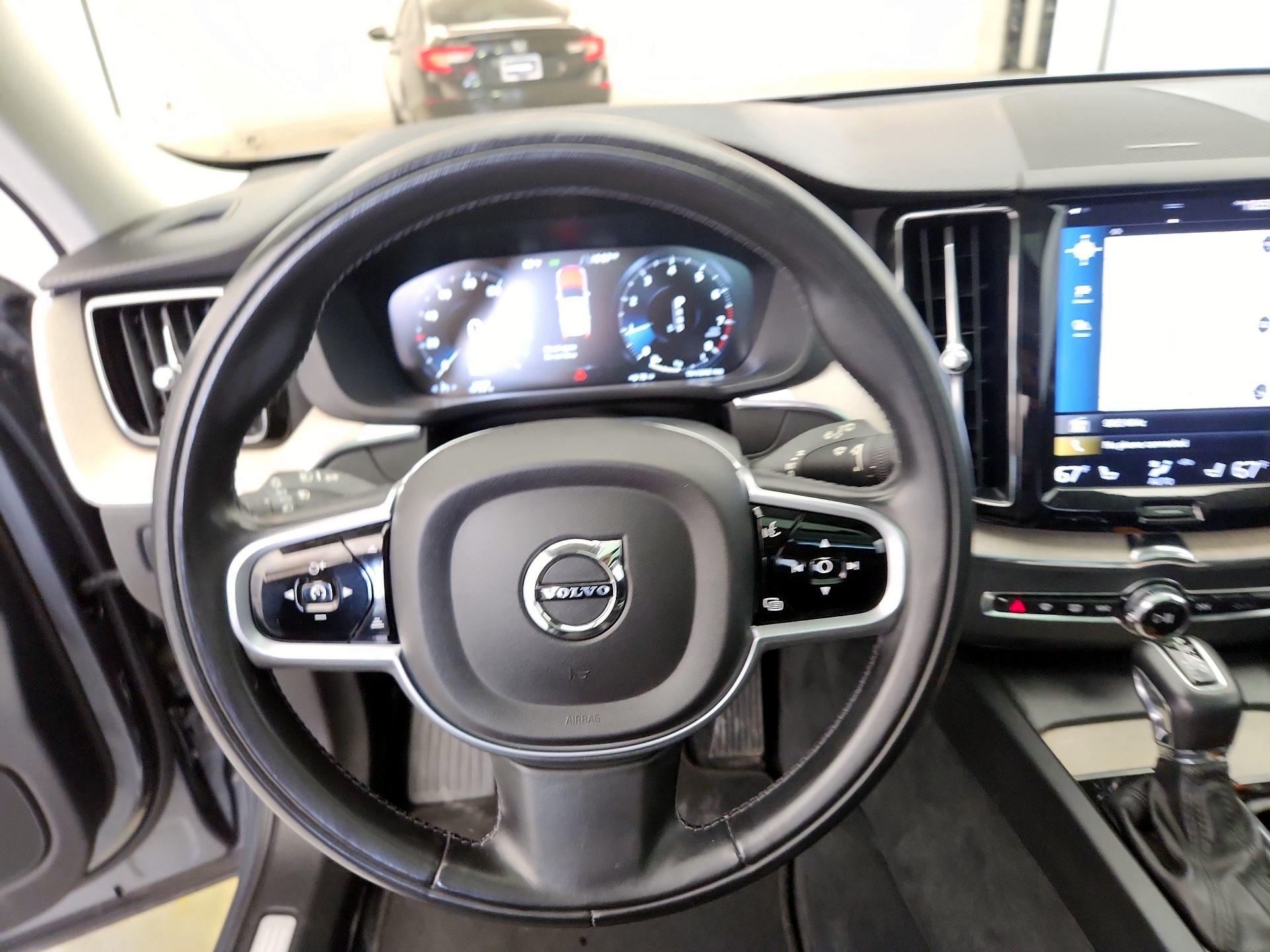 Thumbnail: 2021 Volvo XC60 - 10