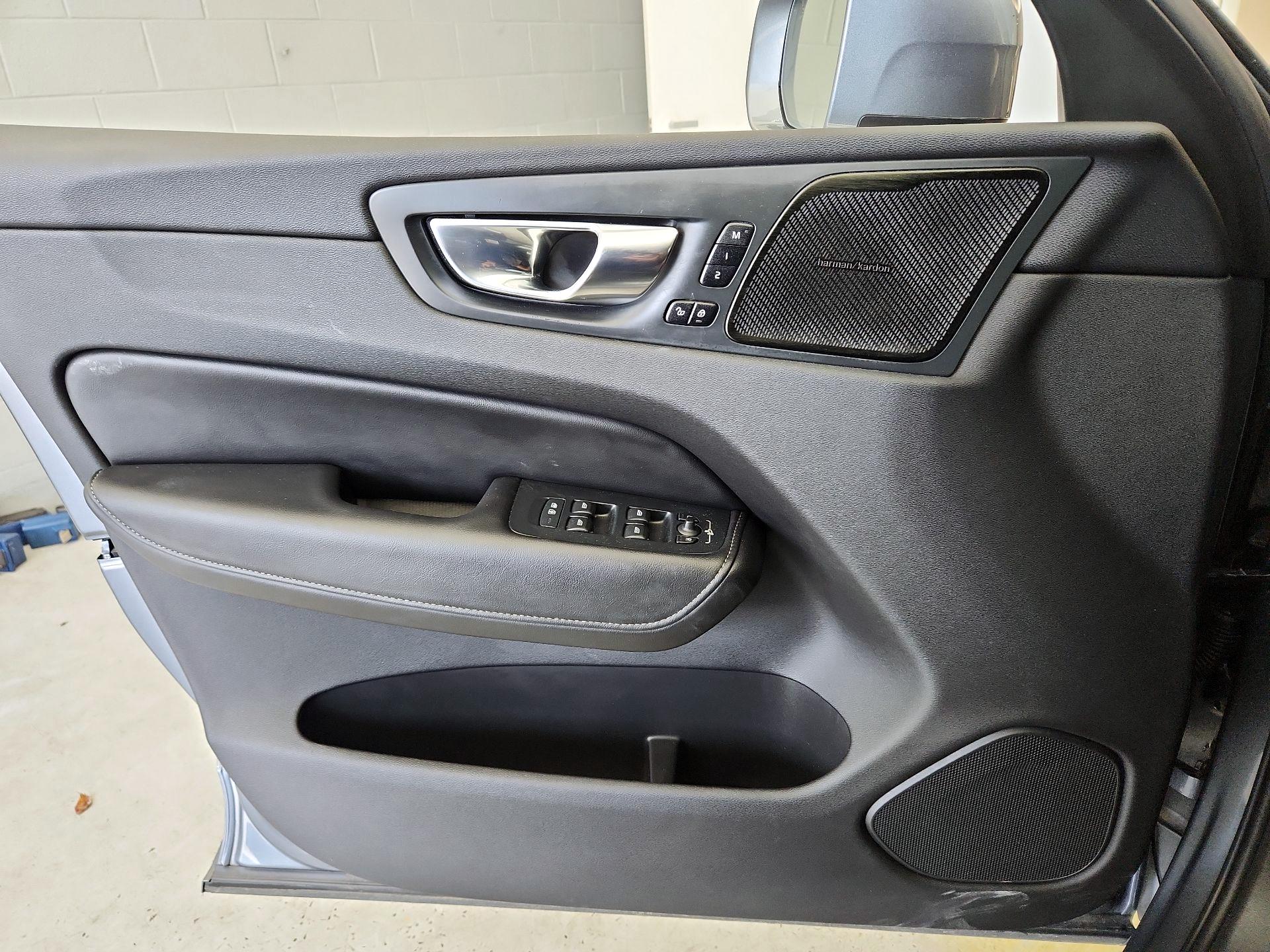 Thumbnail: 2021 Volvo XC60 - 12