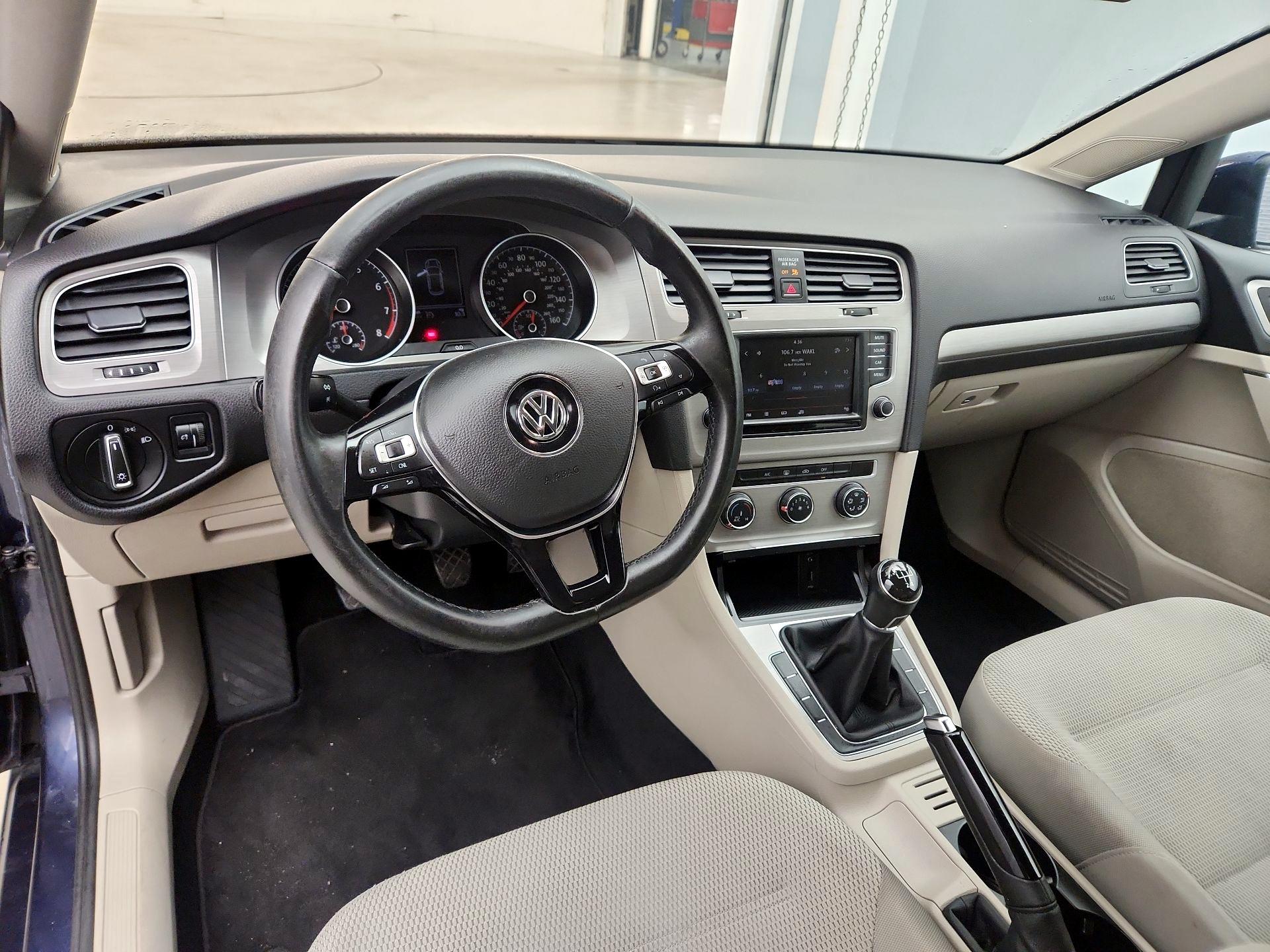 Thumbnail: 2016 Volkswagen Golf - 9