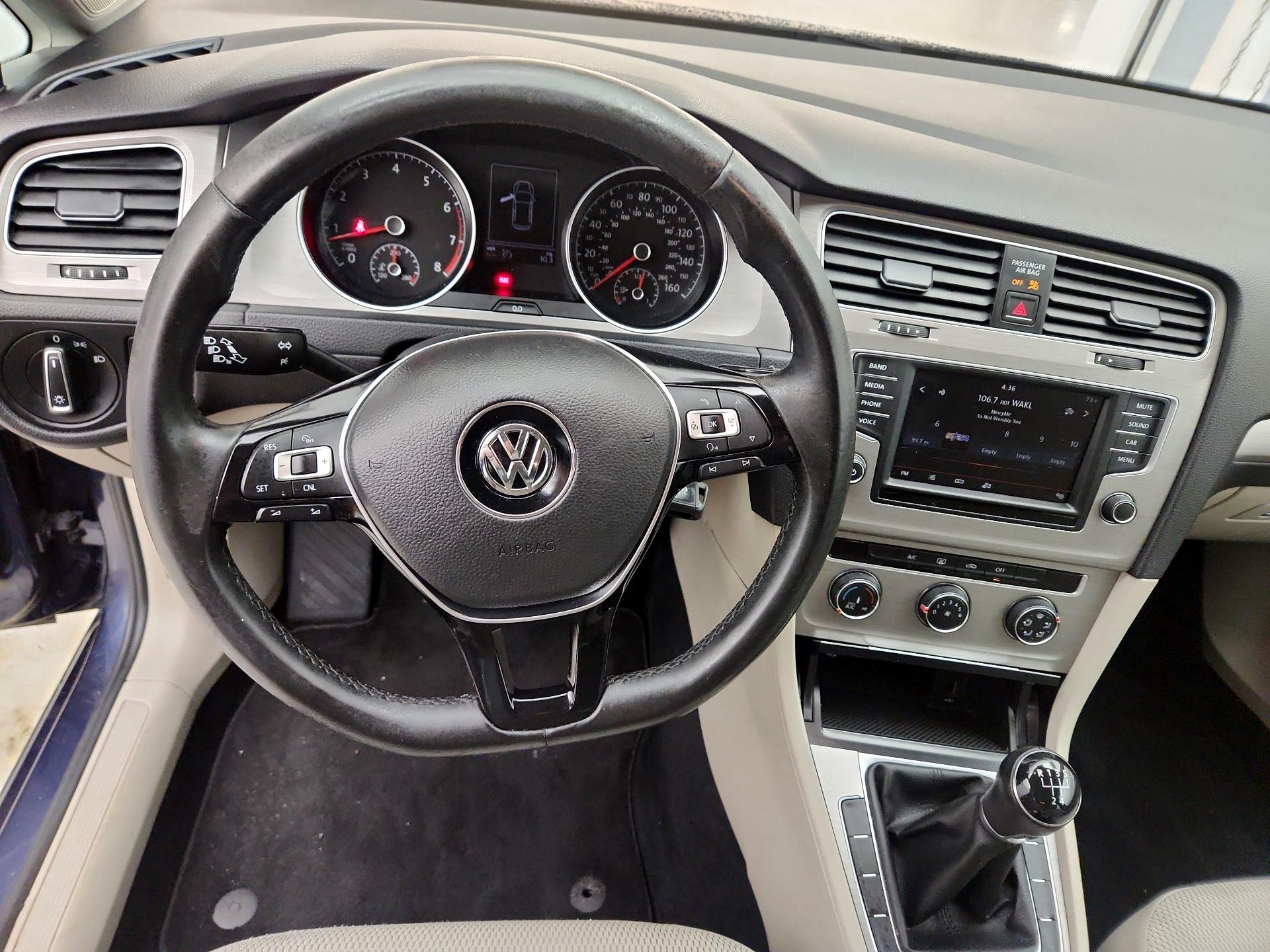 Thumbnail: 2016 Volkswagen Golf - 10