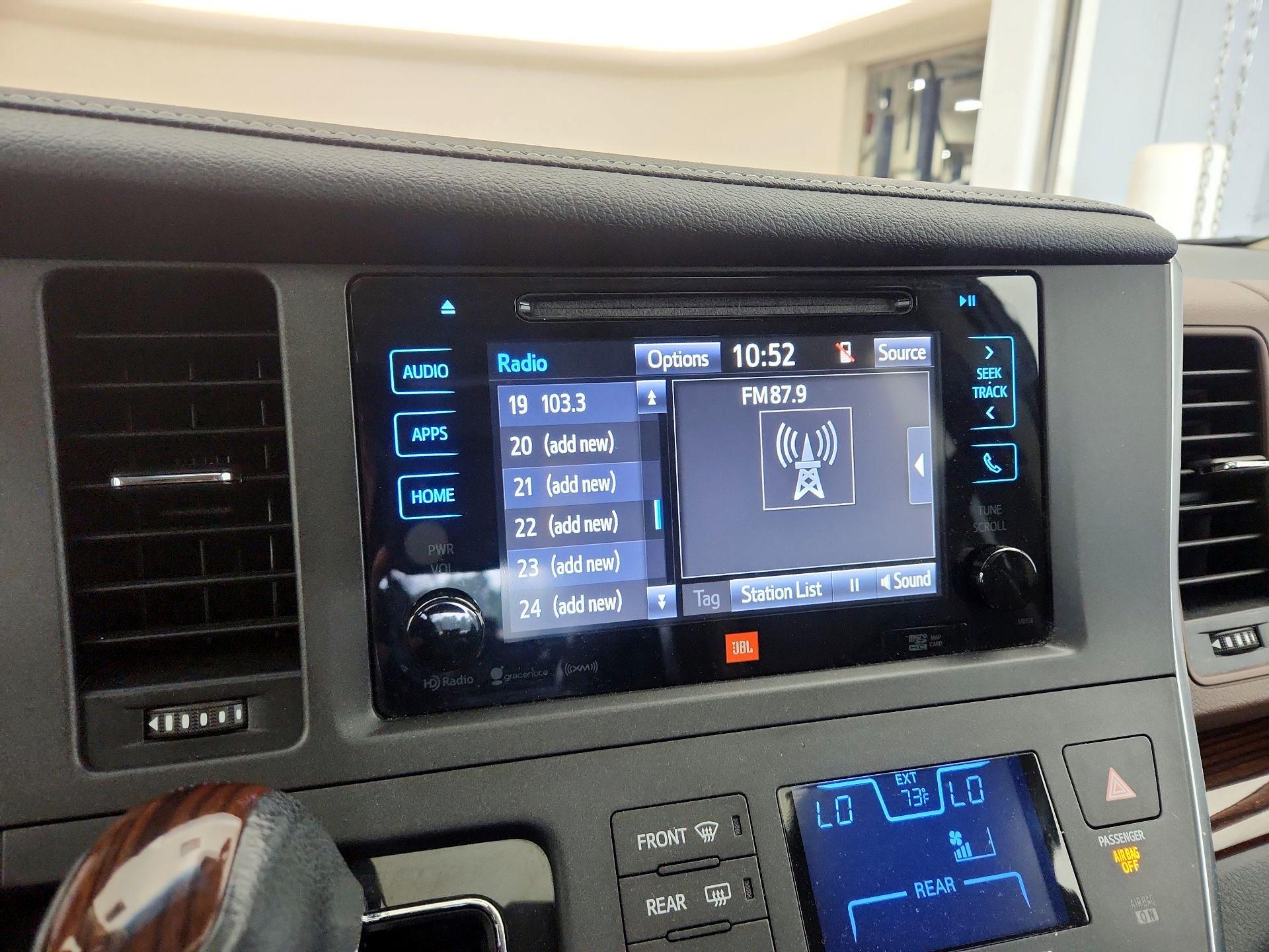 Thumbnail: 2017 Toyota Sienna - 15