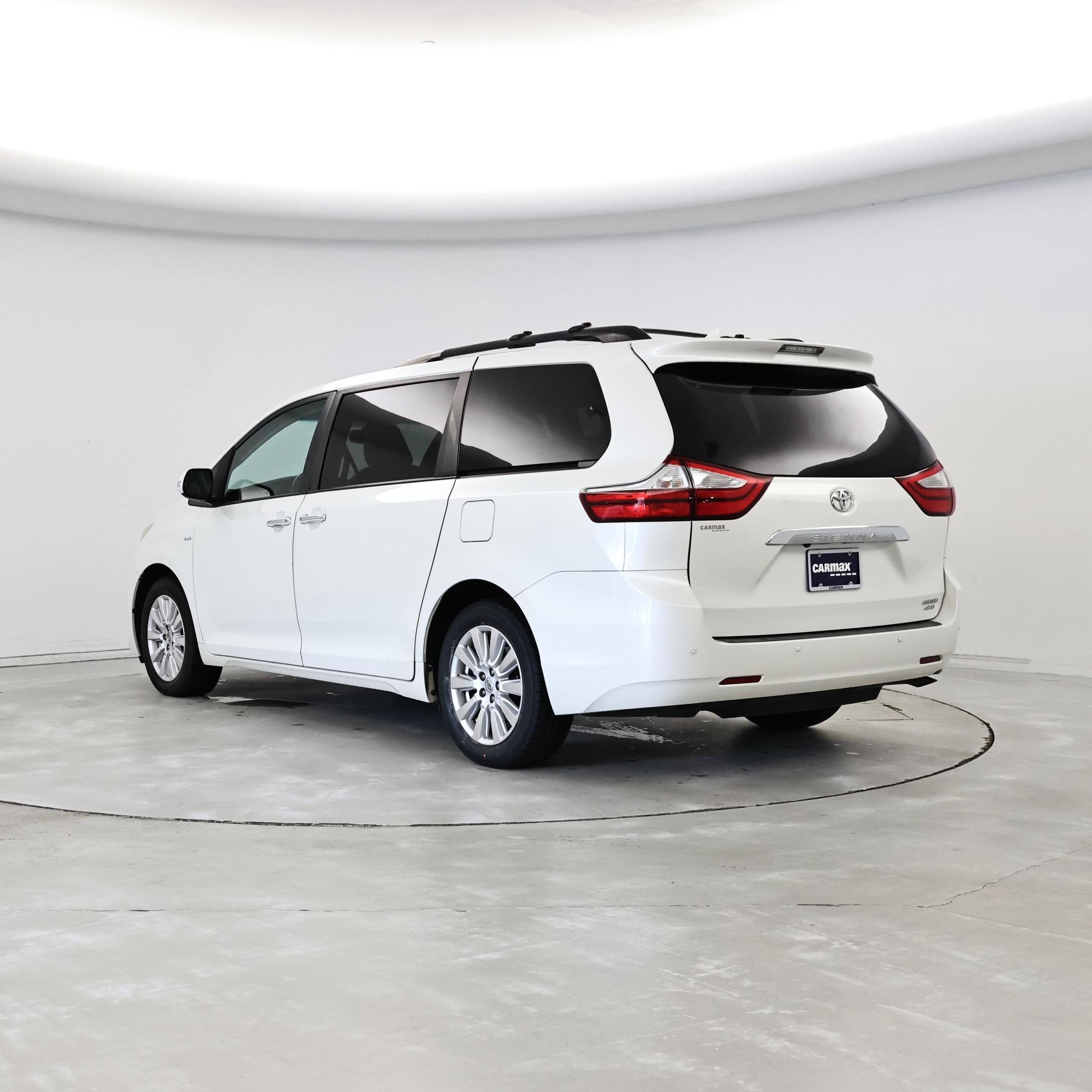 Thumbnail: 2017 Toyota Sienna - 2