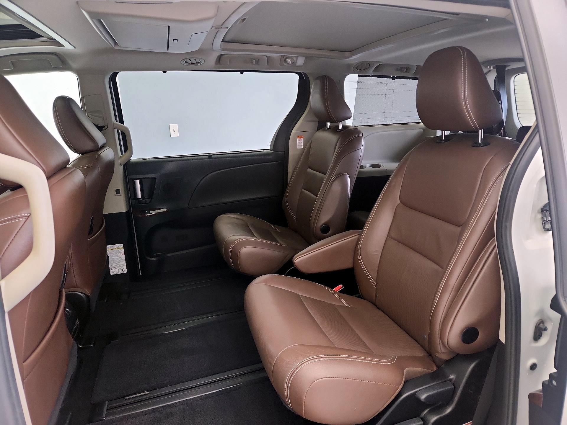 Thumbnail: 2017 Toyota Sienna - 19