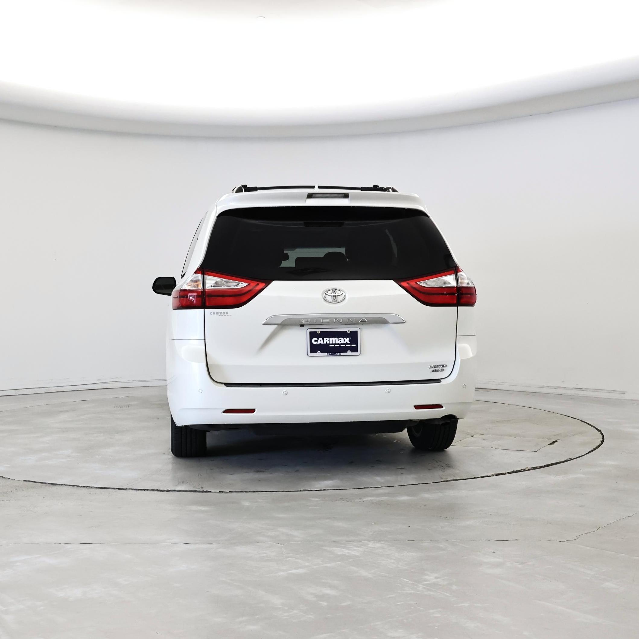 Thumbnail: 2017 Toyota Sienna - 6