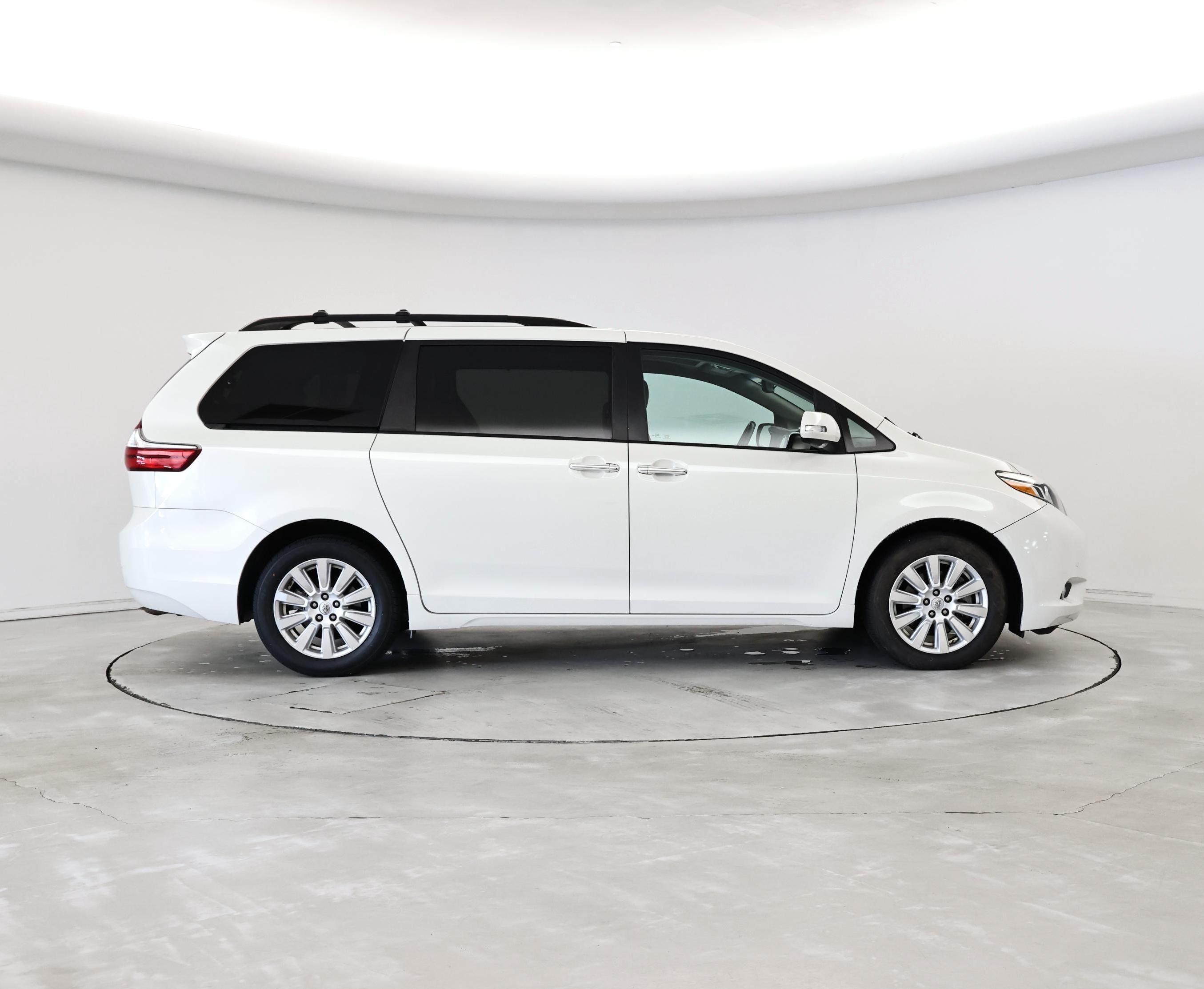 Thumbnail: 2017 Toyota Sienna - 7