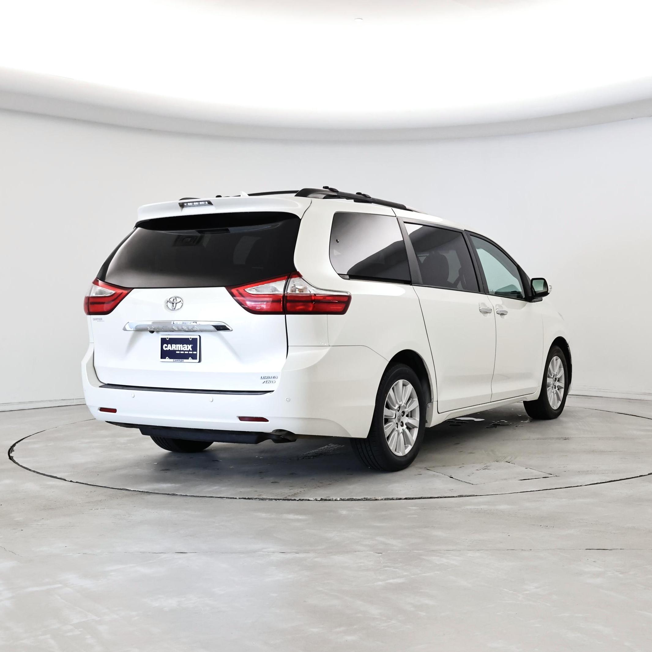 Thumbnail: 2017 Toyota Sienna - 8