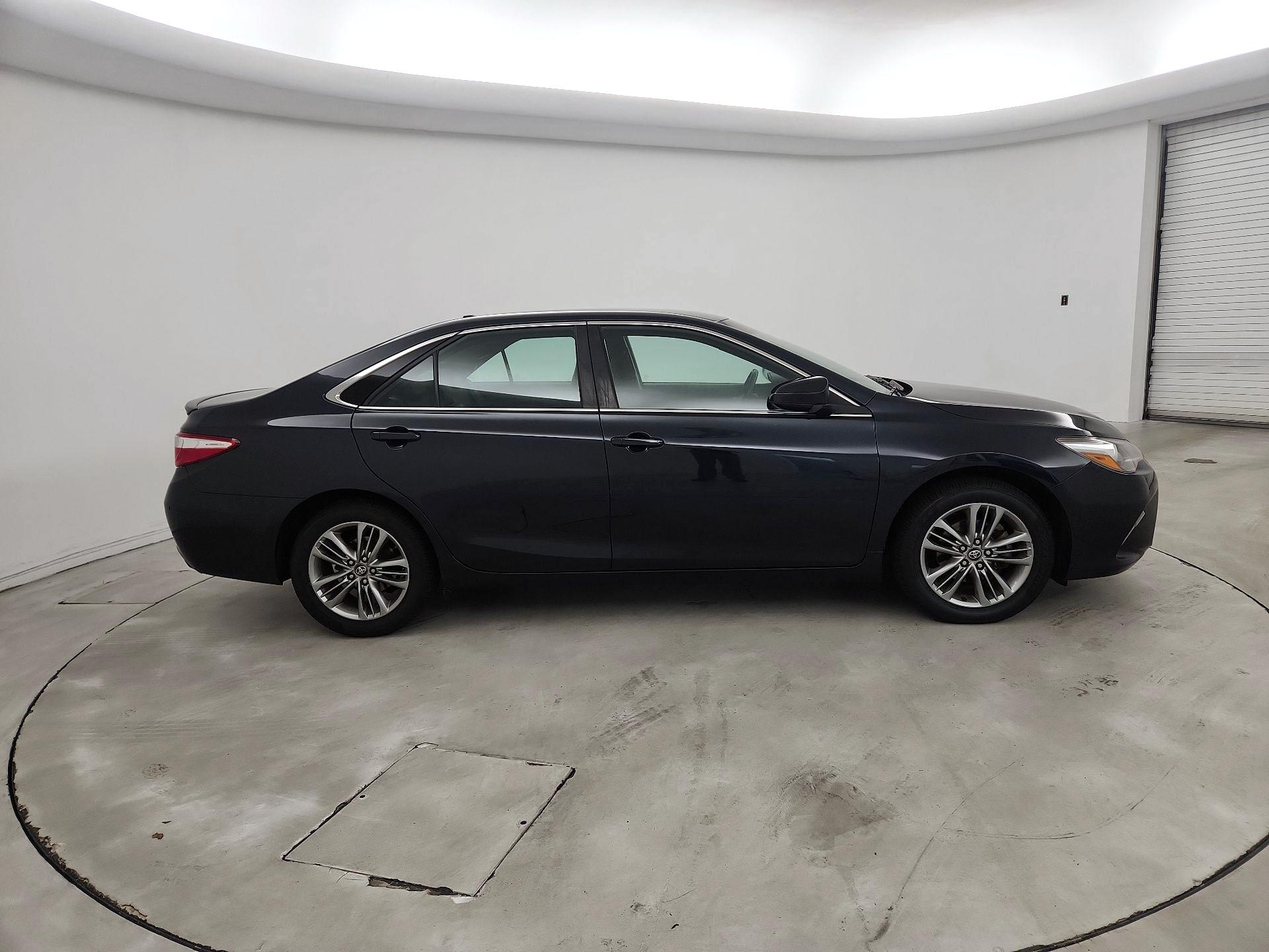 Thumbnail: 2017 Toyota Camry - 4