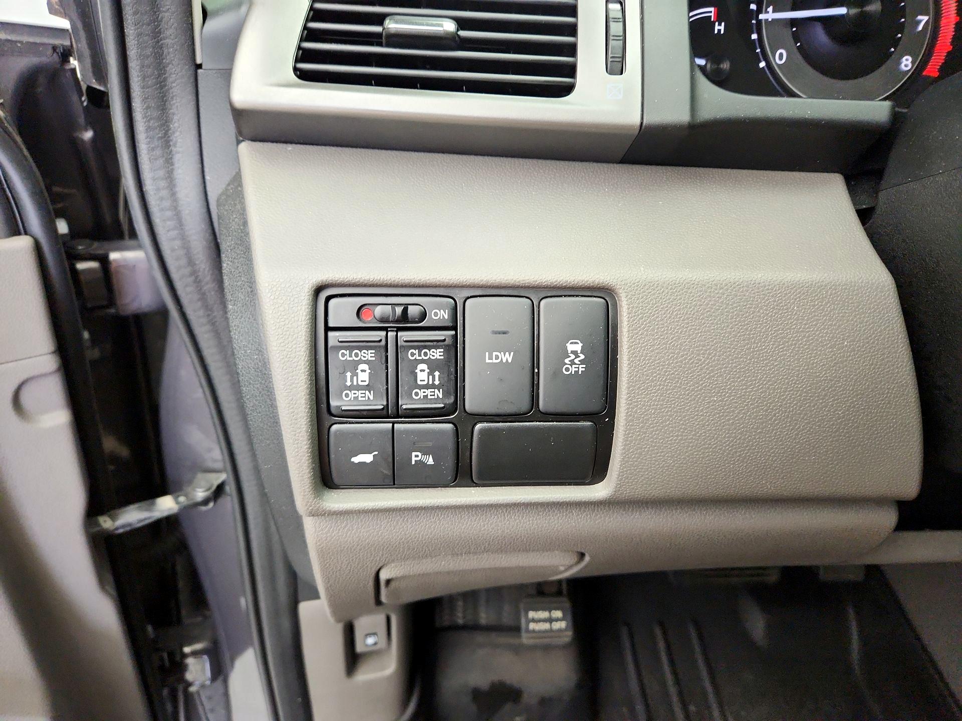 Thumbnail: 2016 Honda Odyssey - 13