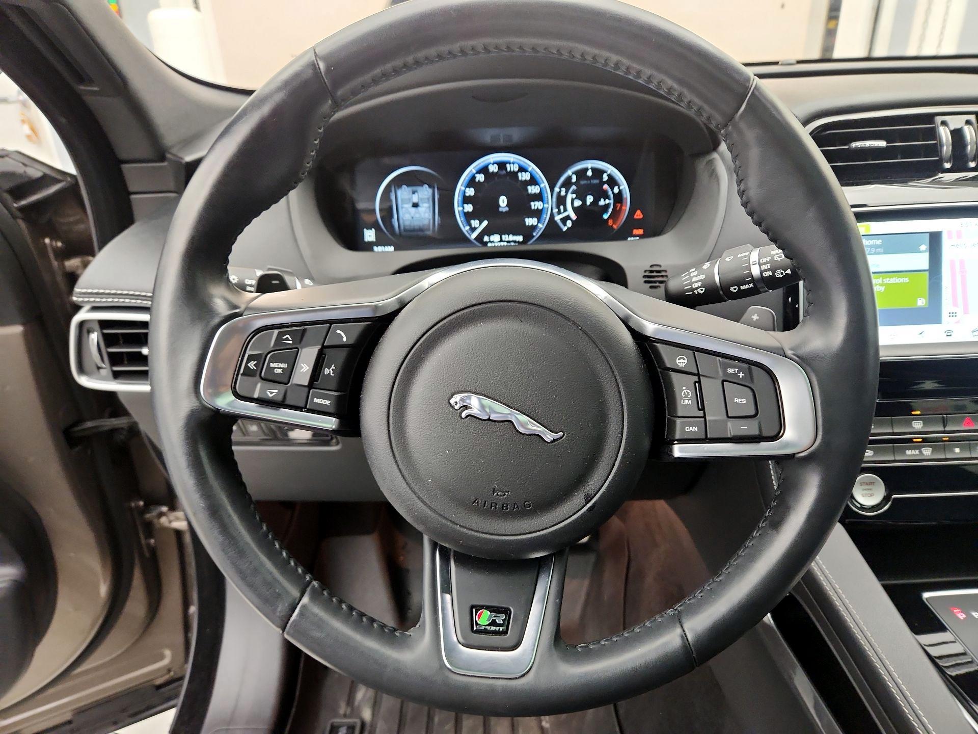 Thumbnail: 2017 Jaguar F-Pace - 10