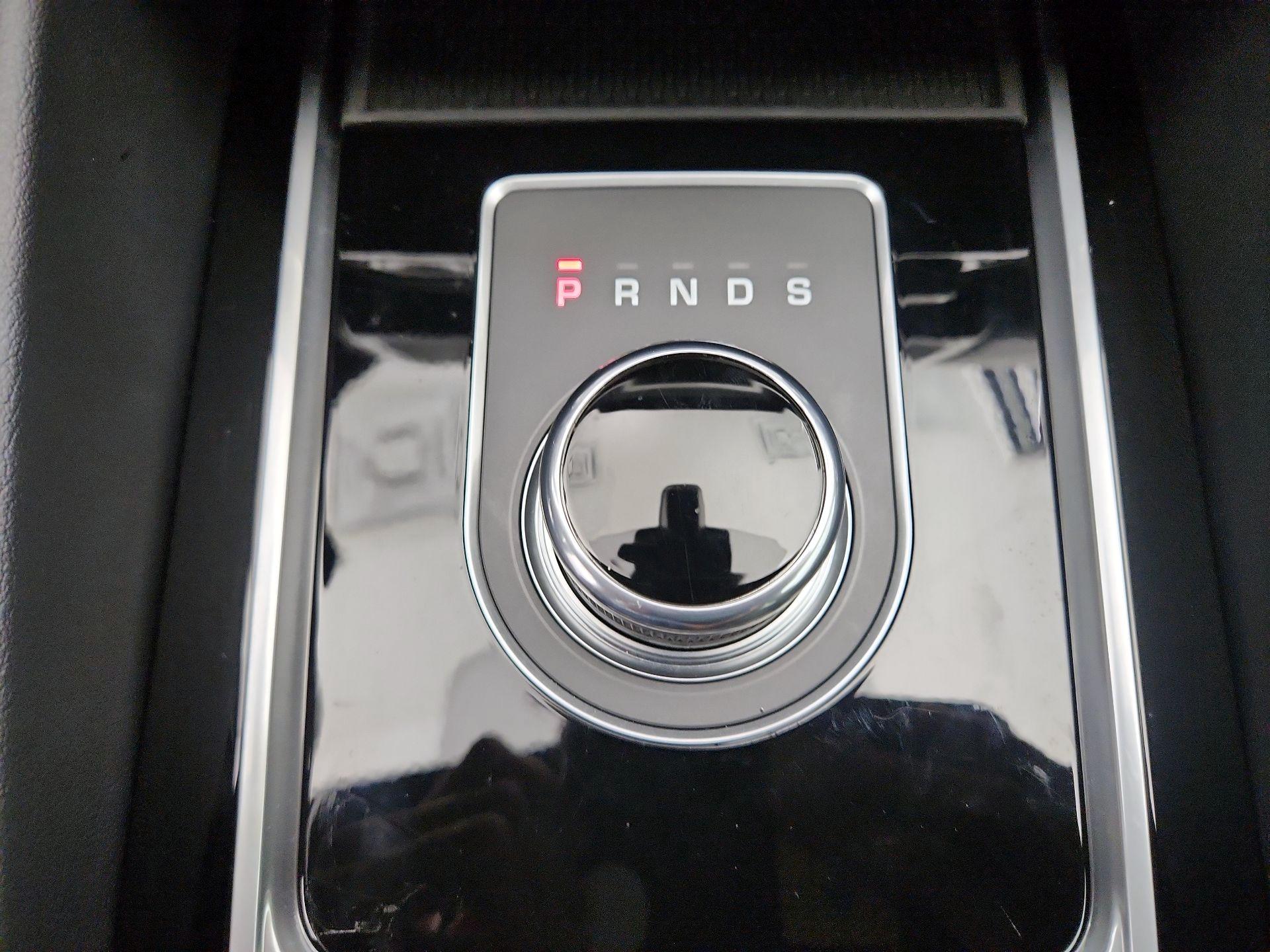 Thumbnail: 2017 Jaguar F-Pace - 18