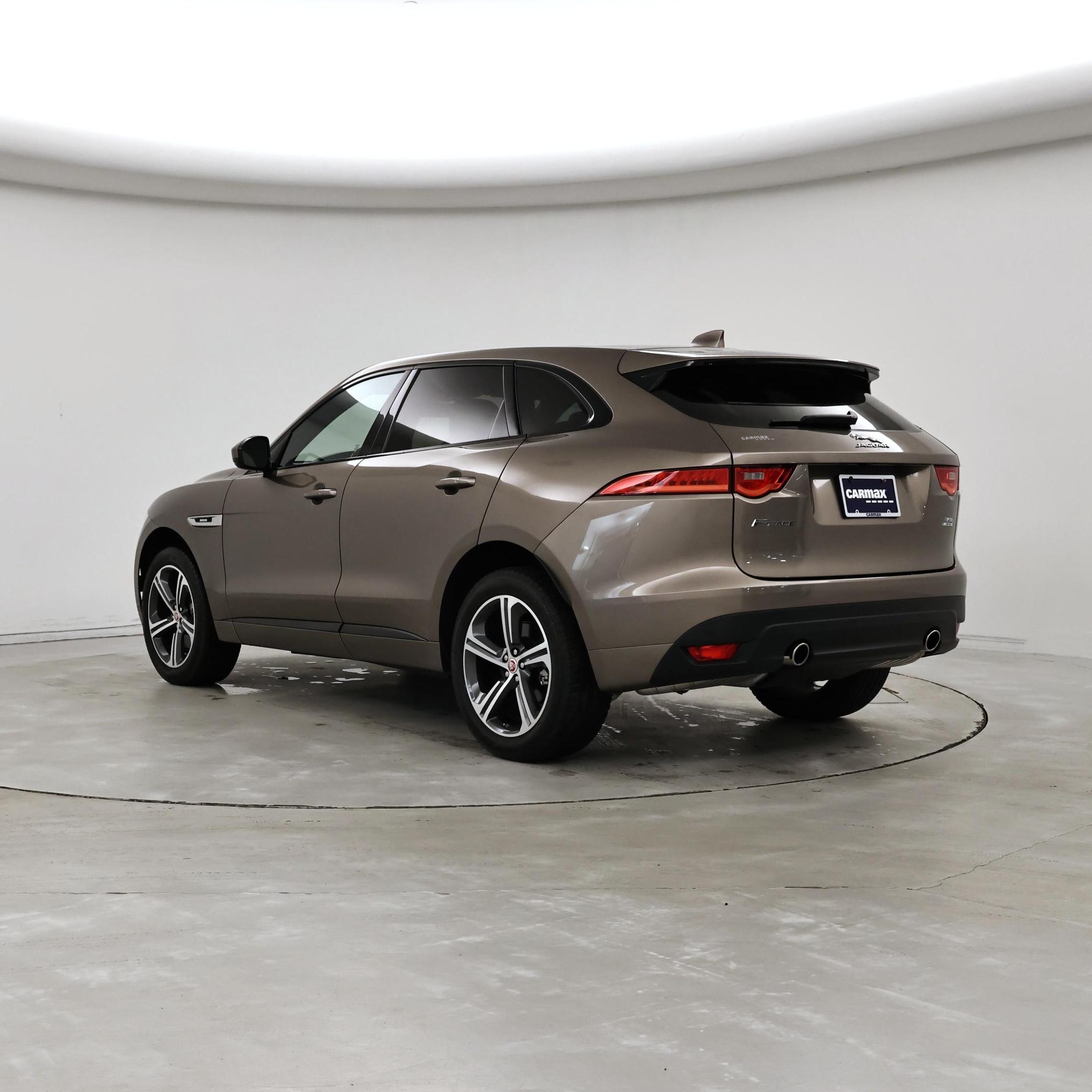 Thumbnail: 2017 Jaguar F-Pace - 2