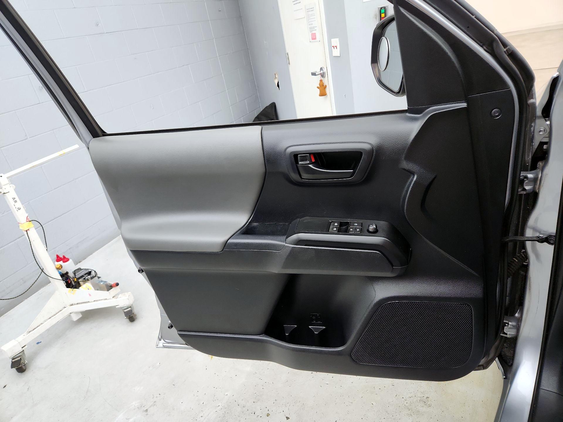 Thumbnail: 2019 Toyota Tacoma - 12