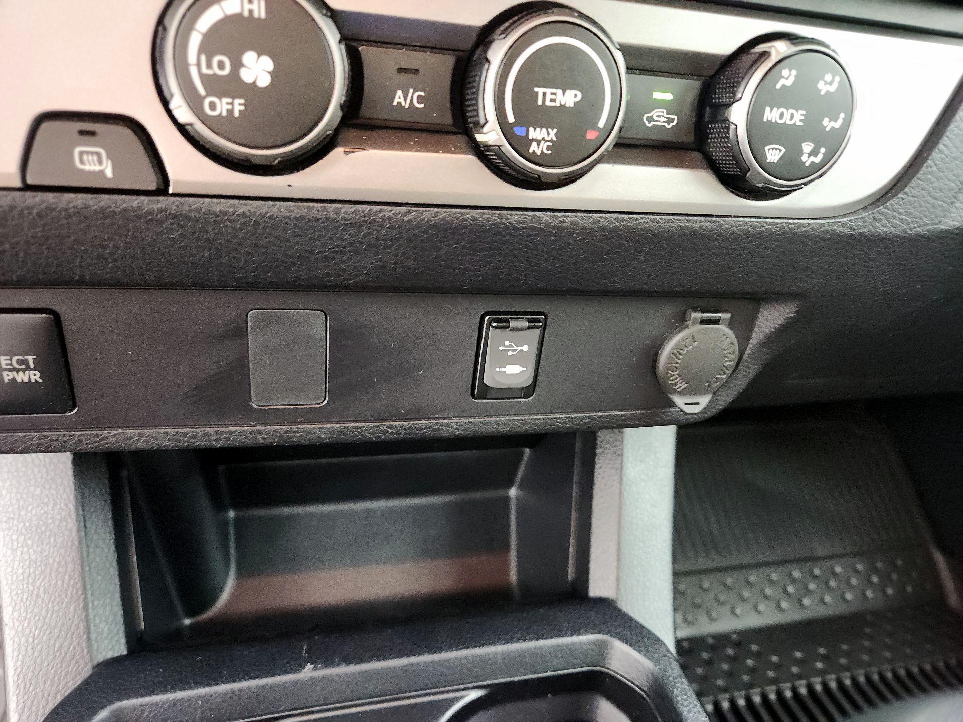 Thumbnail: 2019 Toyota Tacoma - 18