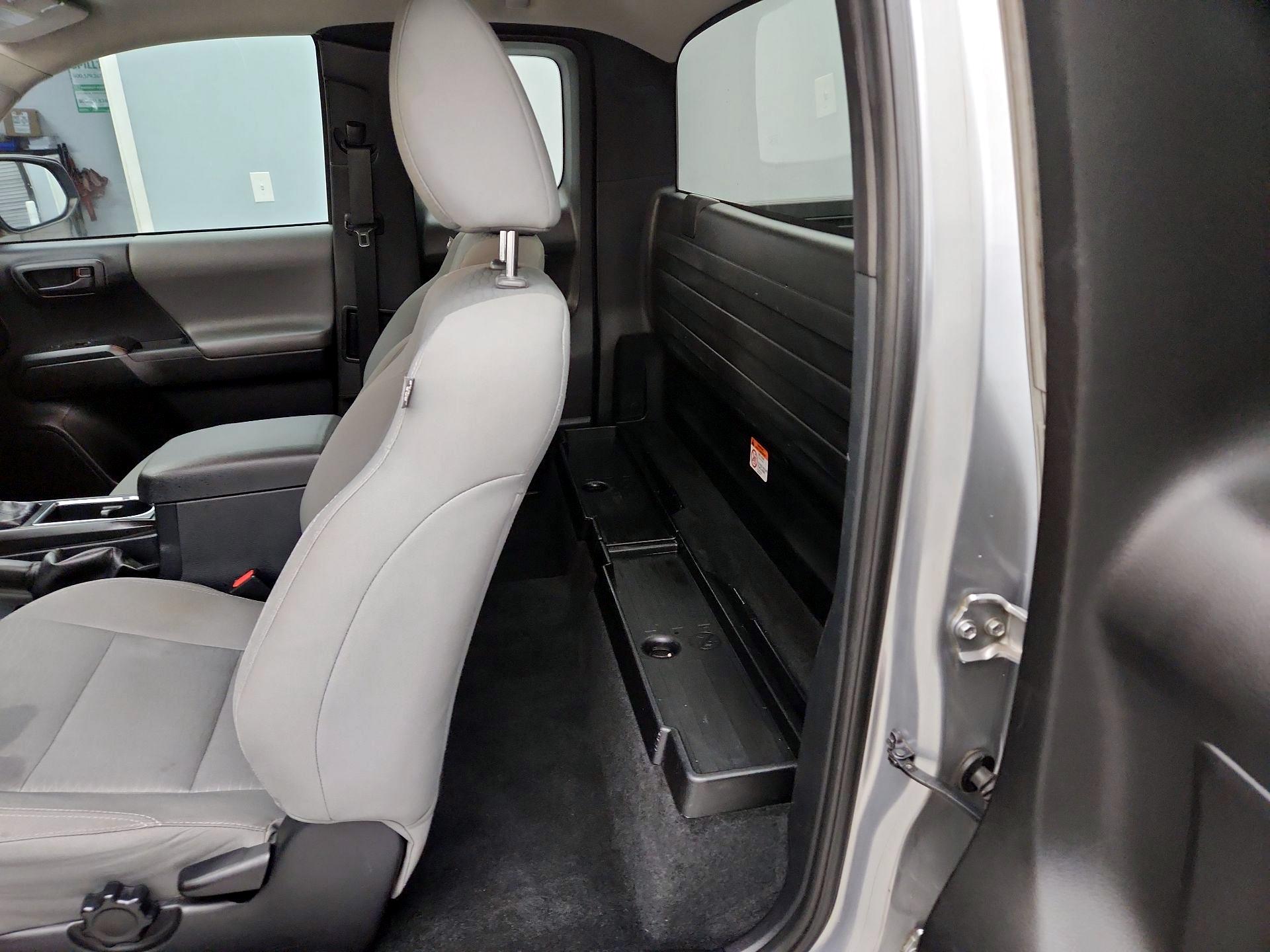 Thumbnail: 2019 Toyota Tacoma - 19