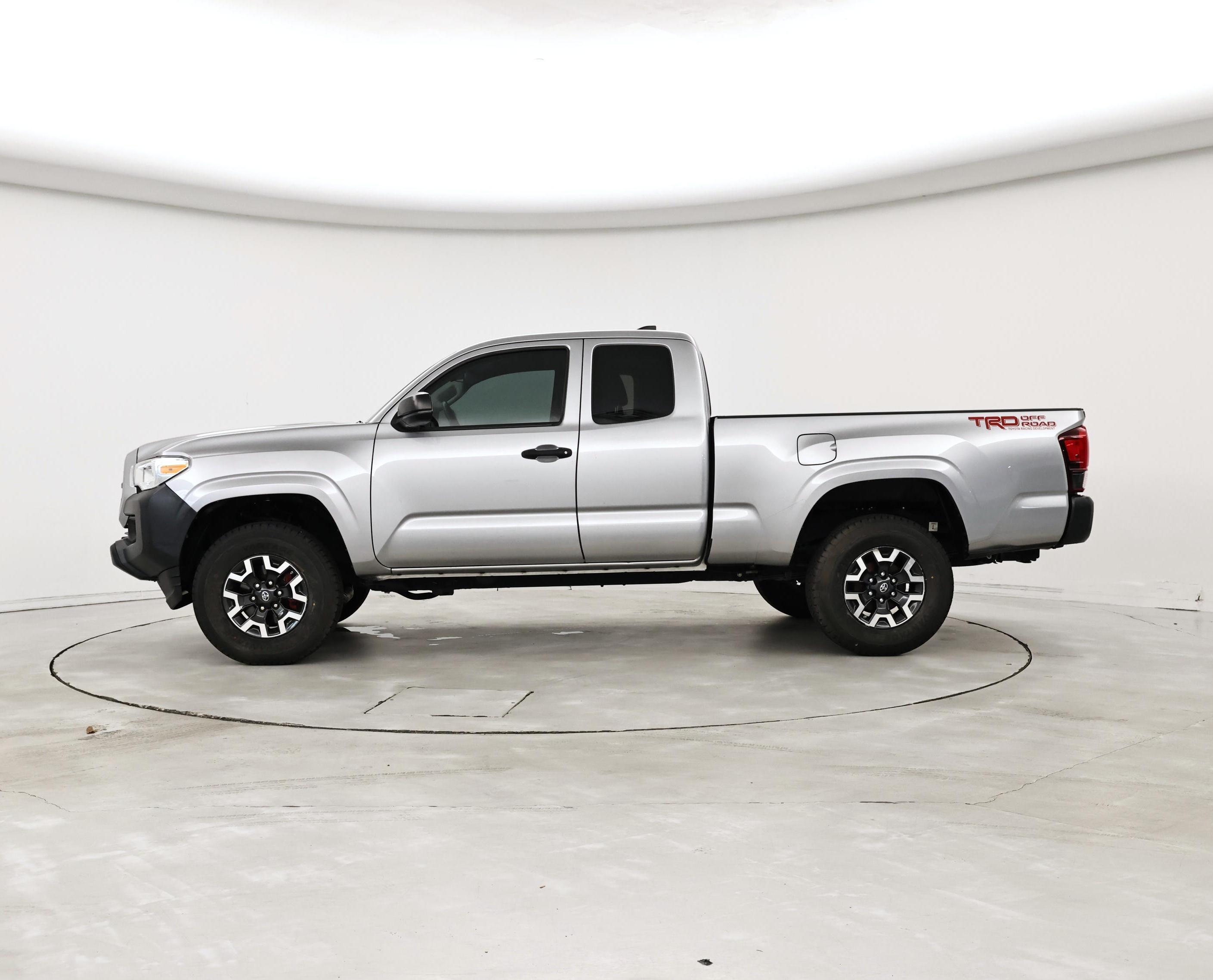 Thumbnail: 2019 Toyota Tacoma - 3
