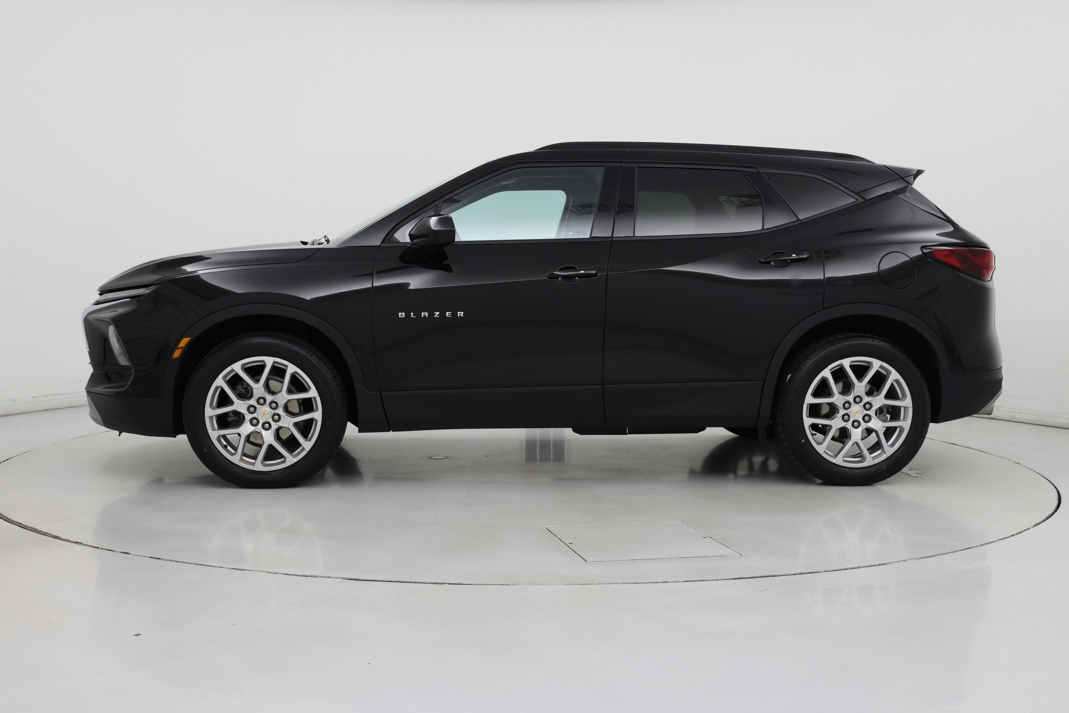 Thumbnail: 2023 Chevrolet Blazer - 3
