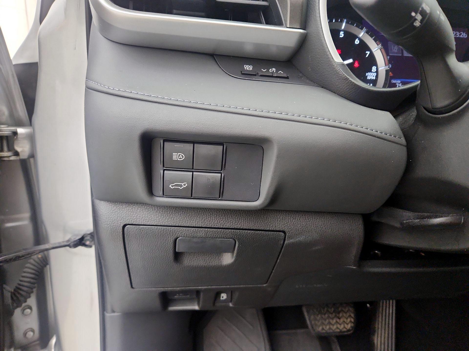 Thumbnail: 2021 Toyota Highlander - 13