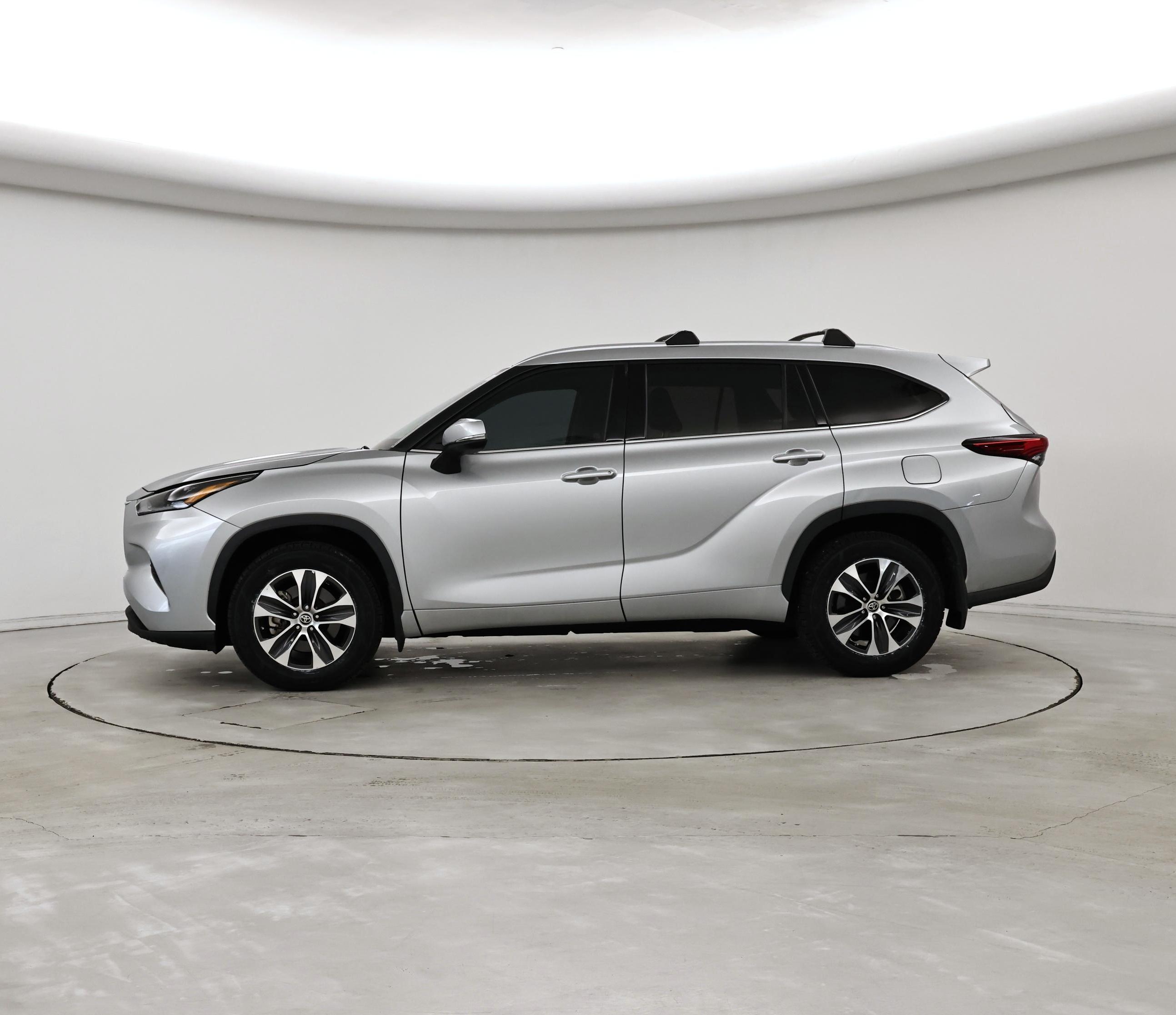 Thumbnail: 2021 Toyota Highlander - 3