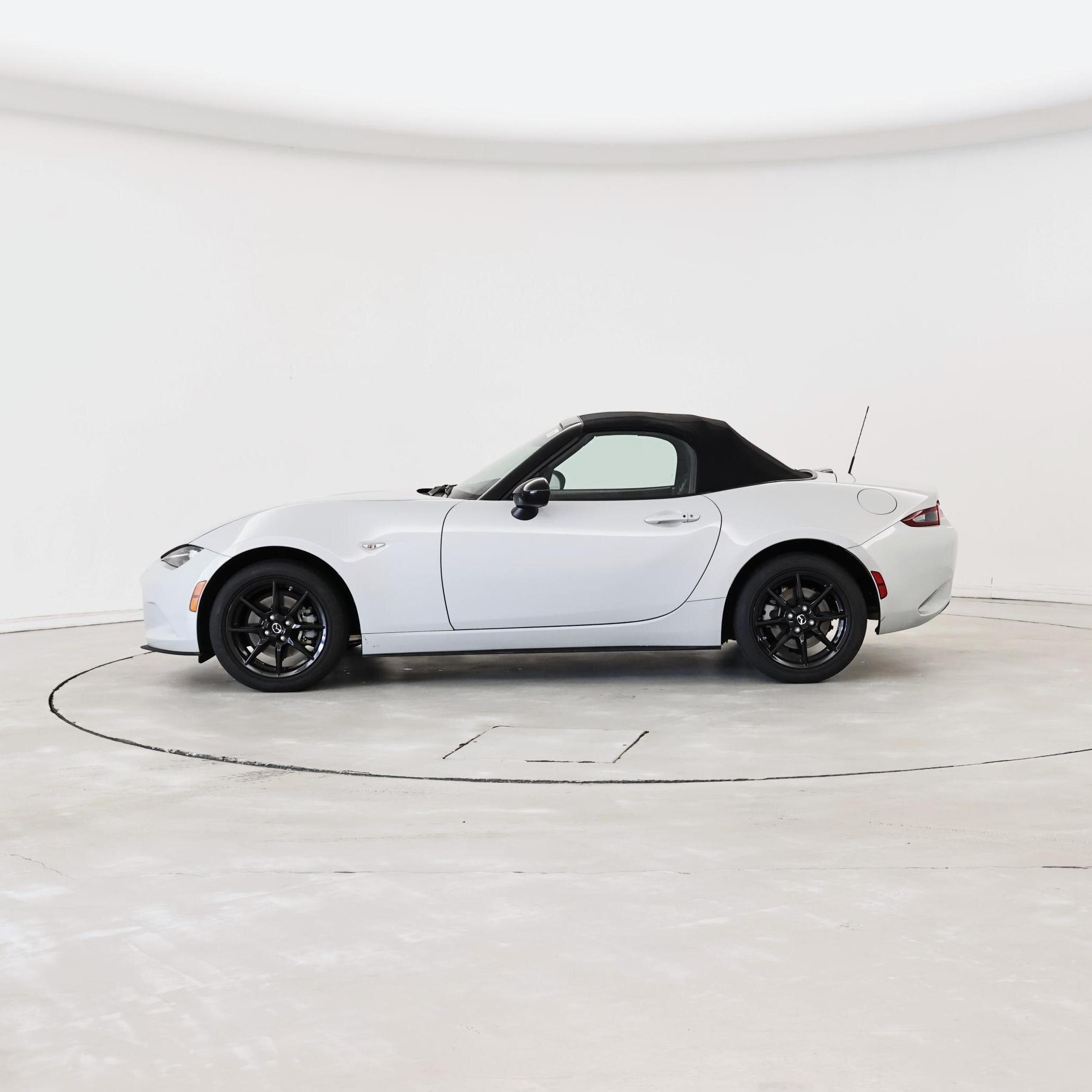 Thumbnail: 2019 Mazda MX-5 Miata - 3