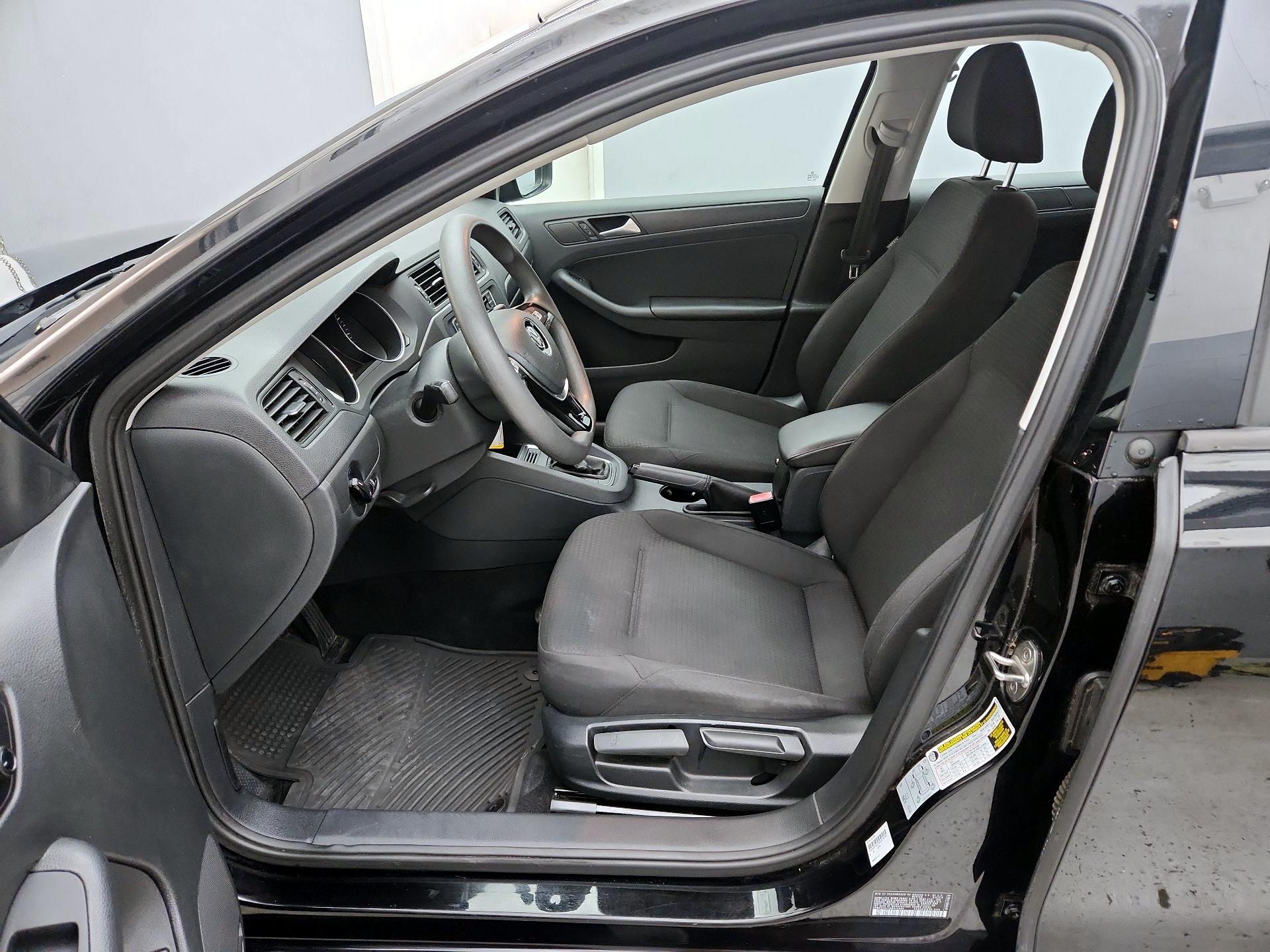 Thumbnail: 2016 Volkswagen Jetta - 11
