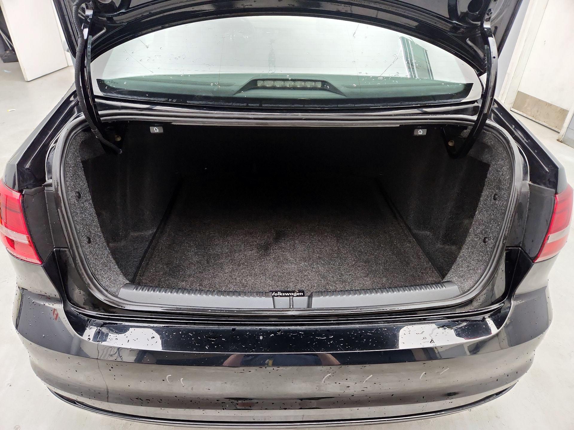 Thumbnail: 2016 Volkswagen Jetta - 19