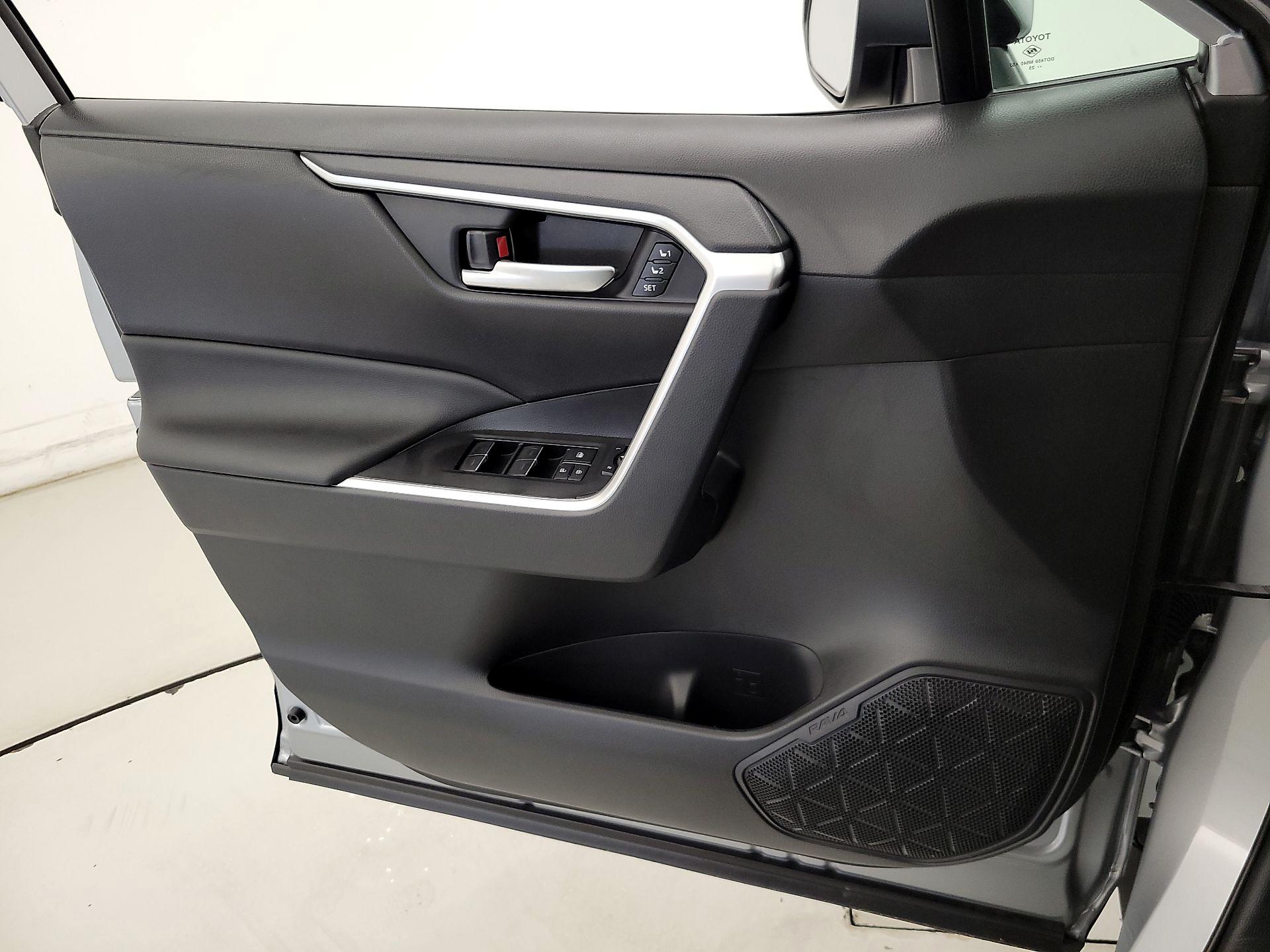 Thumbnail: 2025 Toyota RAV4 - 12