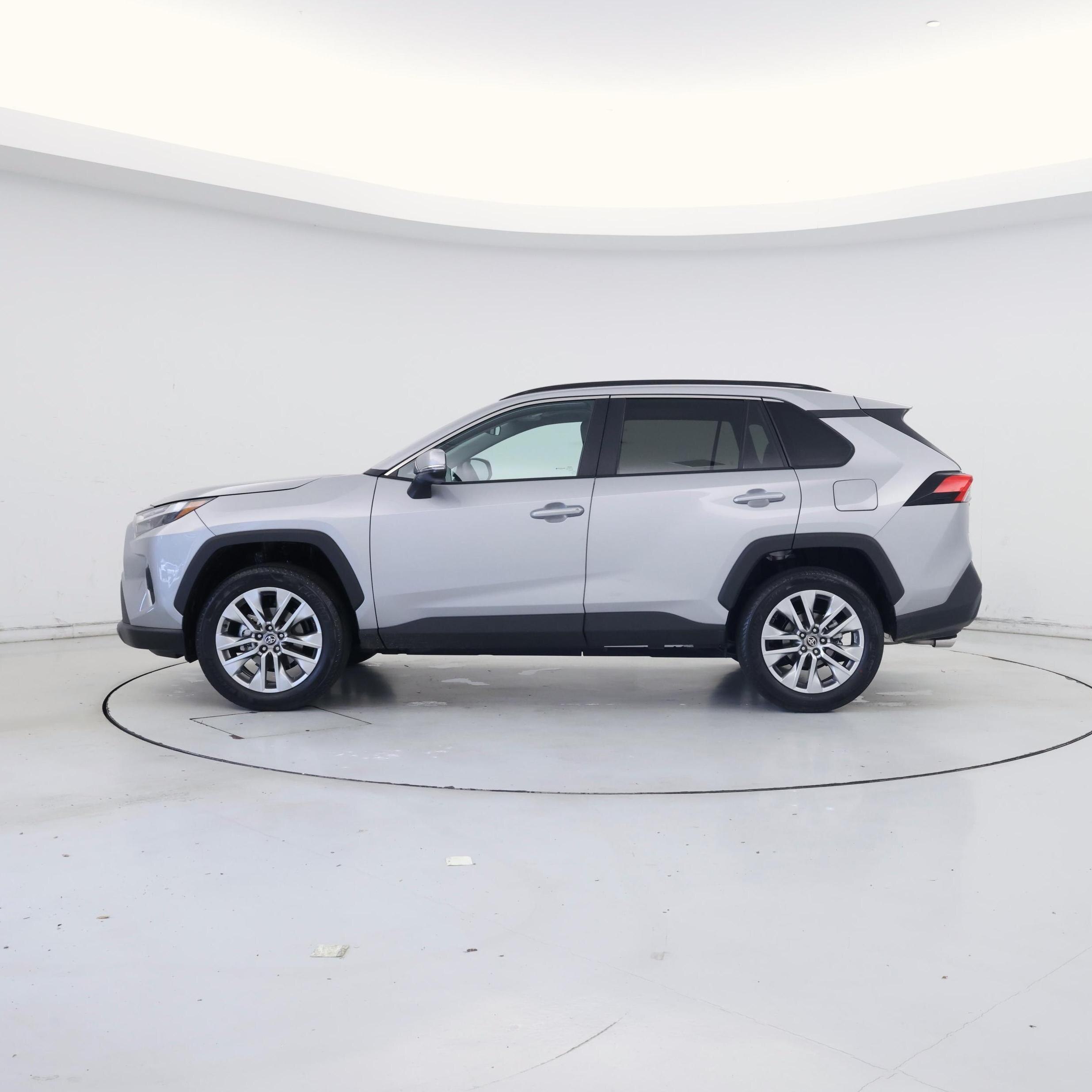 Thumbnail: 2025 Toyota RAV4 - 3