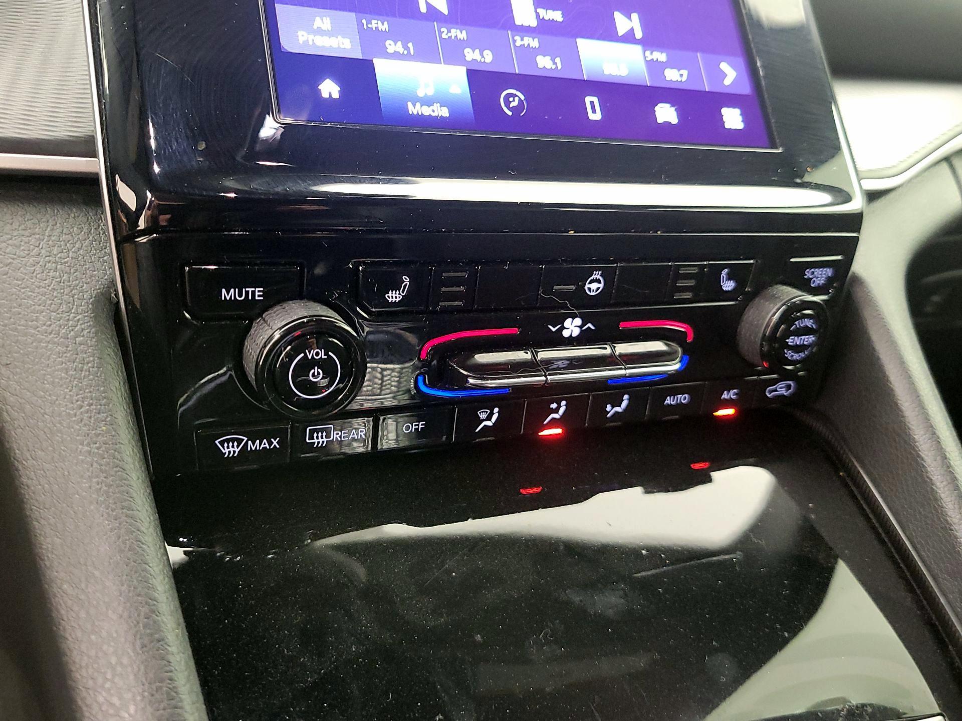 Thumbnail: 2024 Jeep Grand Cherokee L - 16