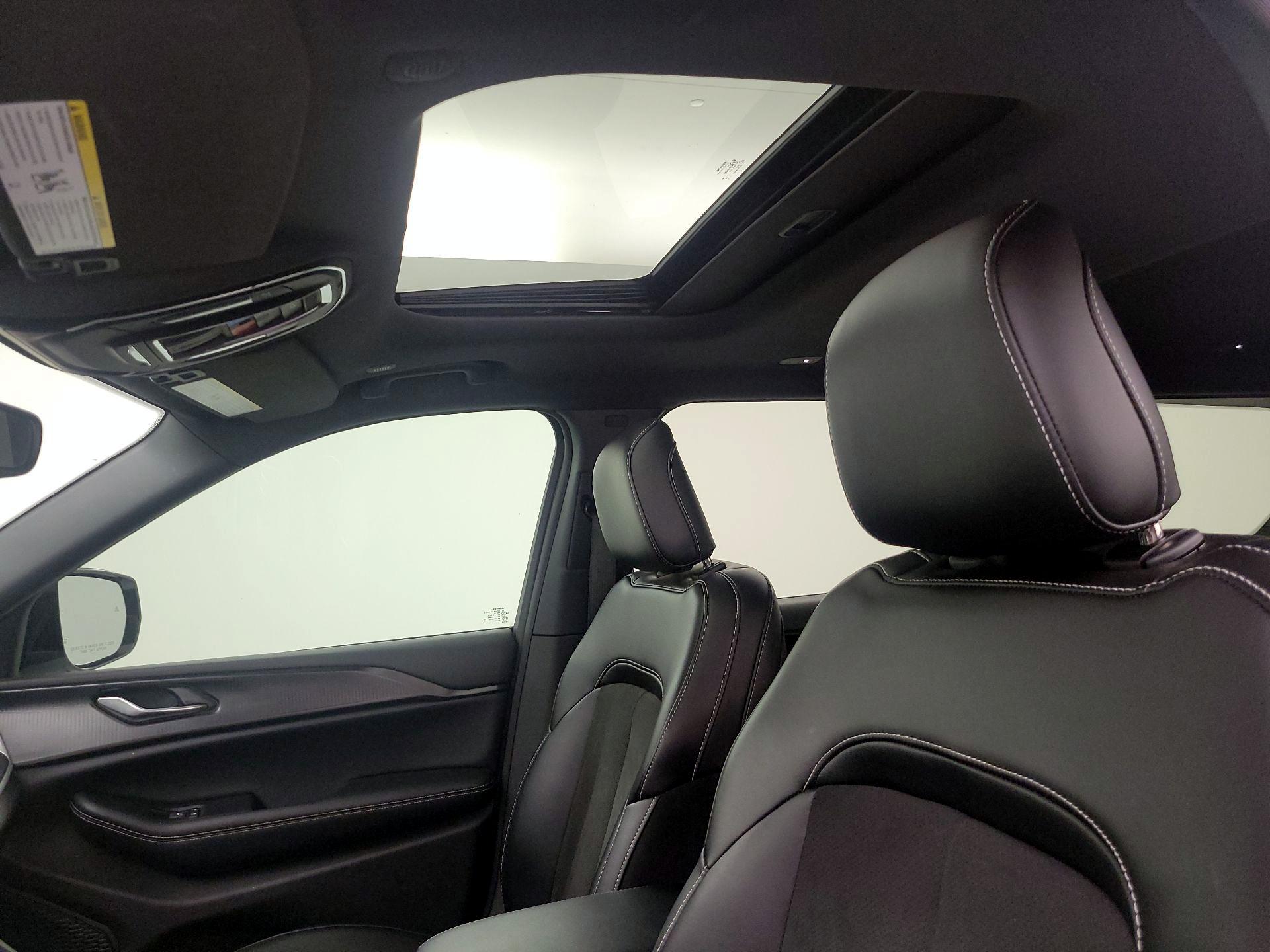 Thumbnail: 2024 Jeep Grand Cherokee L - 19