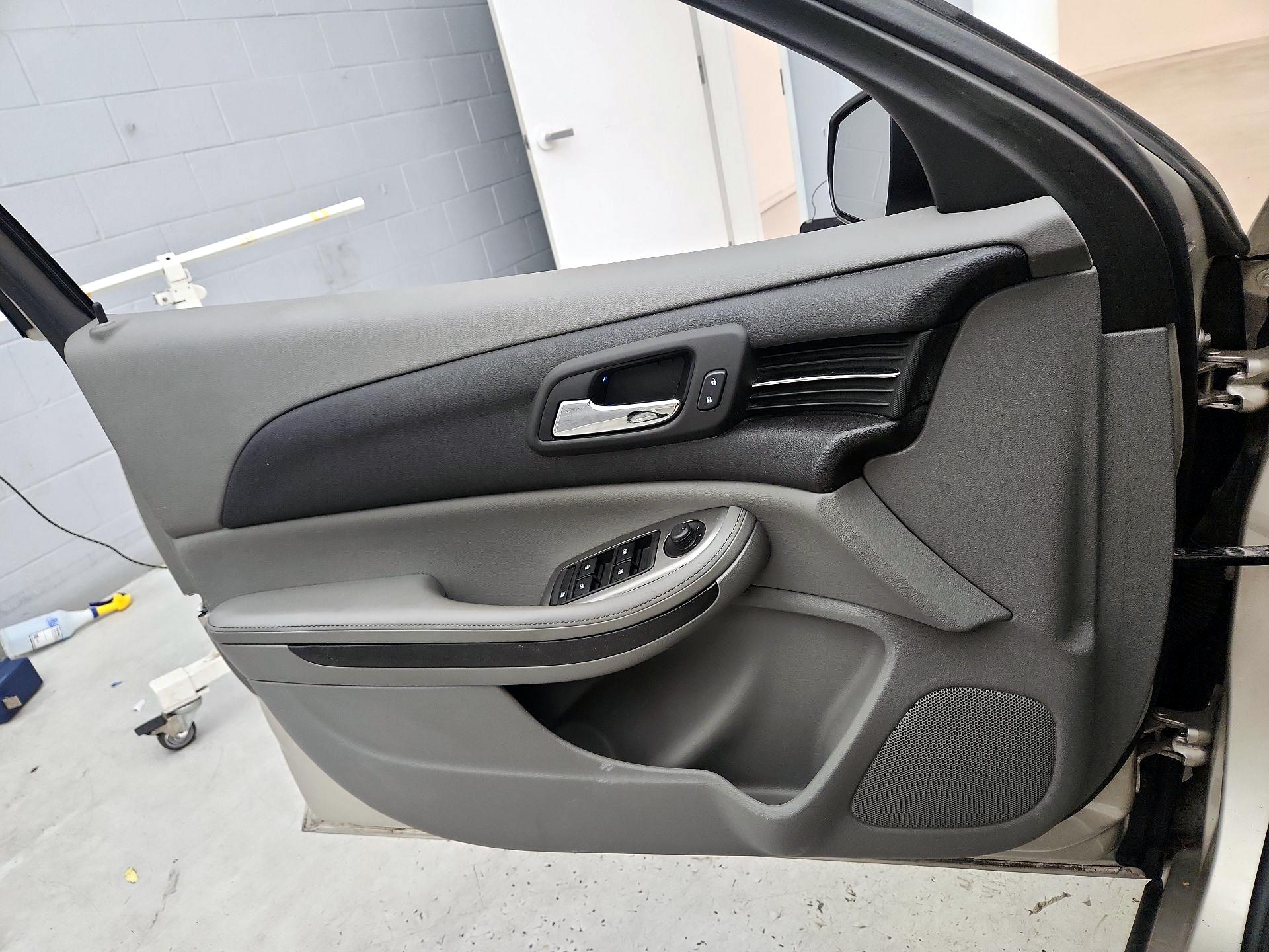 Thumbnail: 2016 Chevrolet Malibu - 12