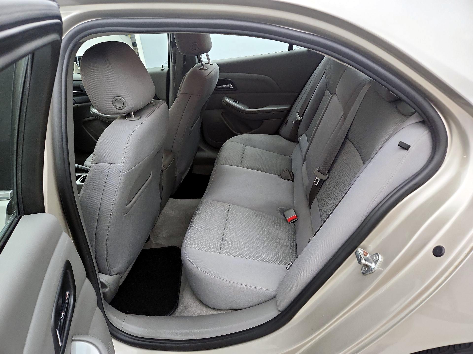 Thumbnail: 2016 Chevrolet Malibu - 18