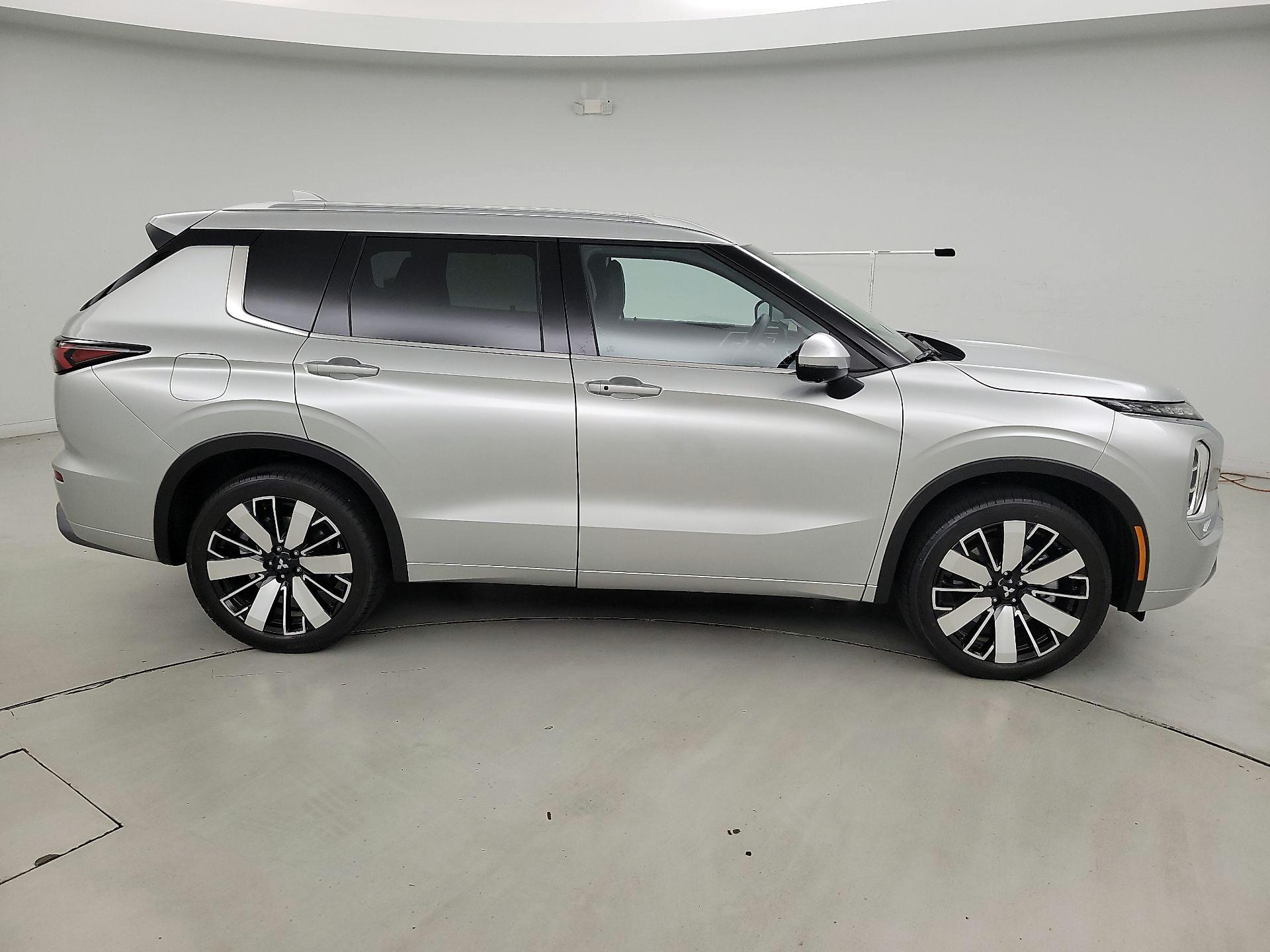 Thumbnail: 2025 Mitsubishi Outlander - 4