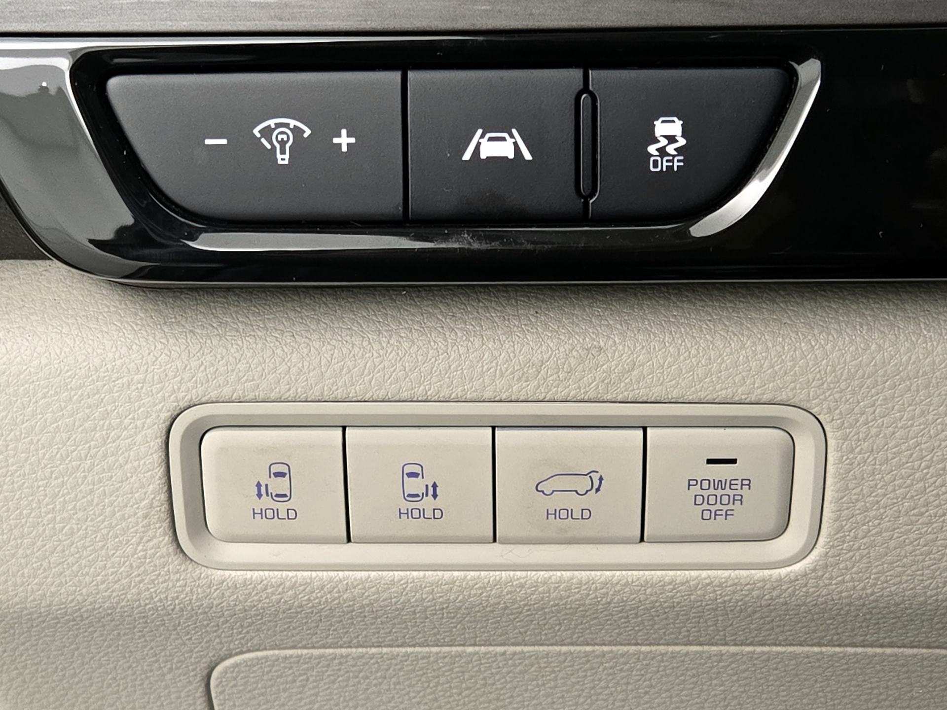 Thumbnail: 2022 Kia Carnival - 13